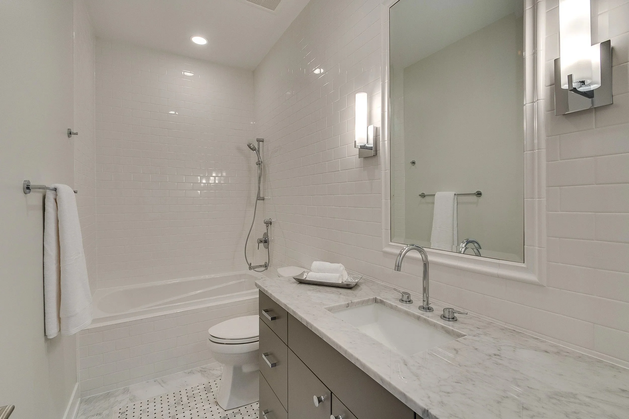 An image of 2042 W Webster | Stratum Builders