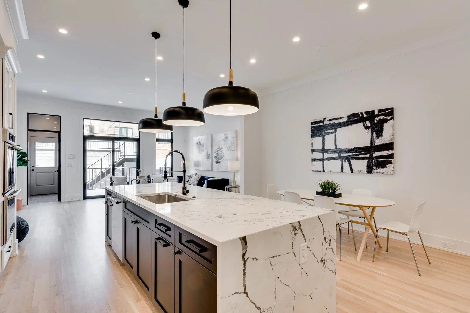 An image of 2420 W Huron | Stratum Builders