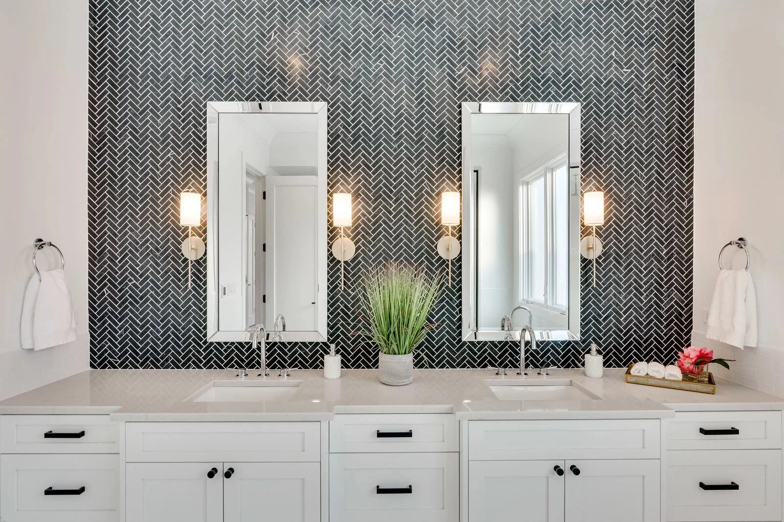 An image of 2420 W Huron | Stratum Builders