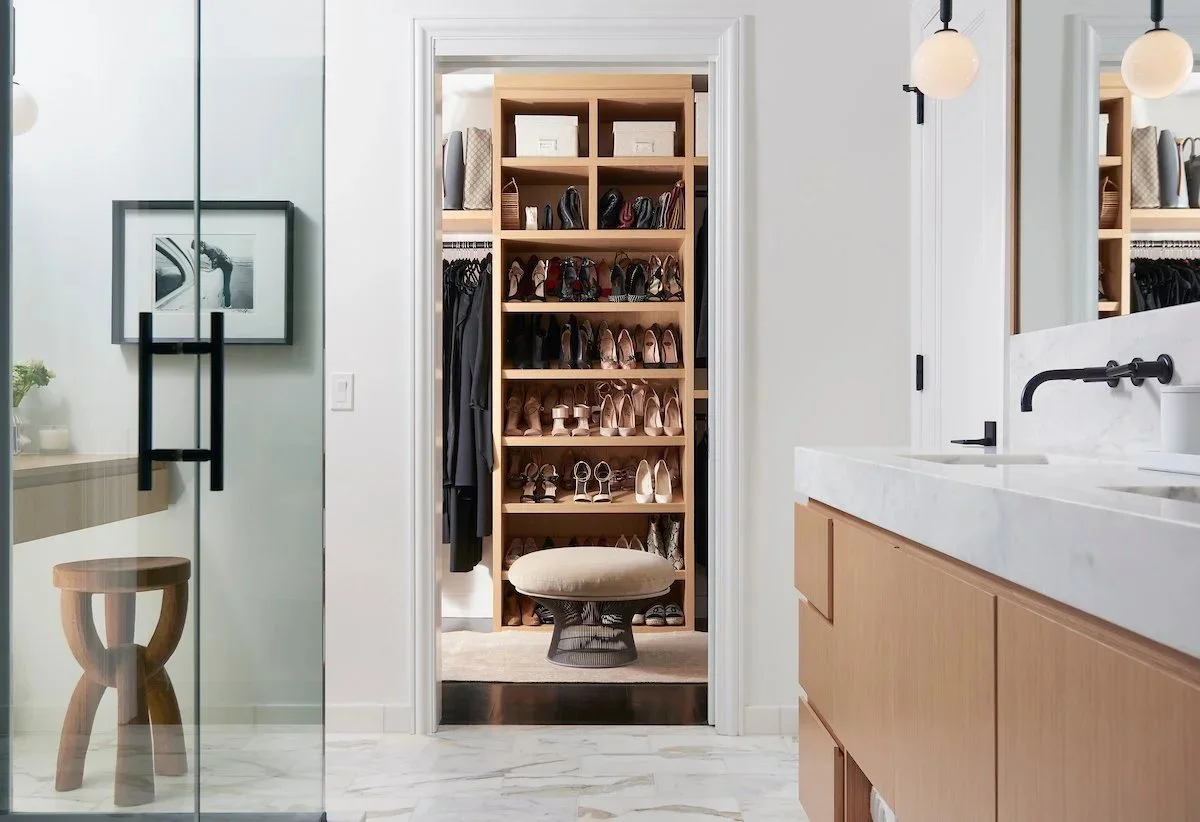 Custom built Walk-in closet by Stratum Builders in Chicago