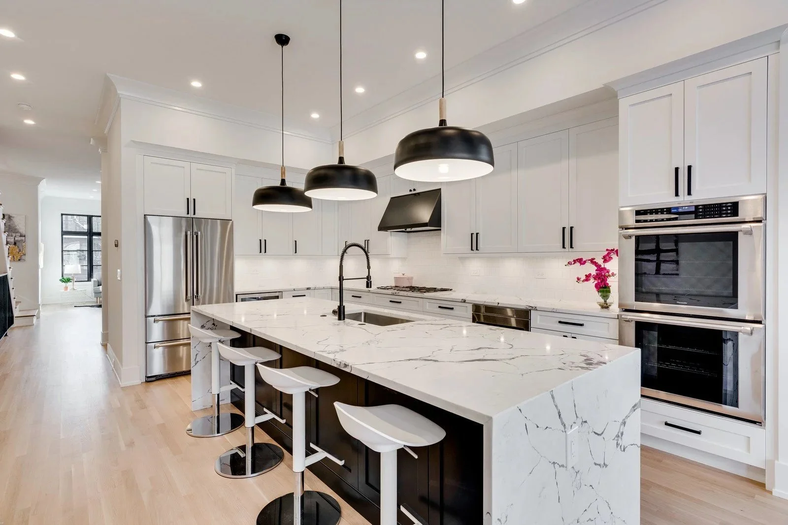 Custom residential kitchen renovation by Stratum Builders in Chicago