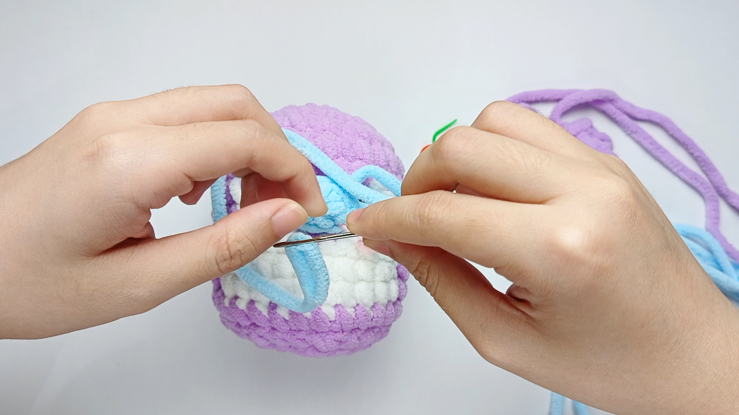 Thread the needle: Thread the yarn tail from the Nose onto your yarn needle.