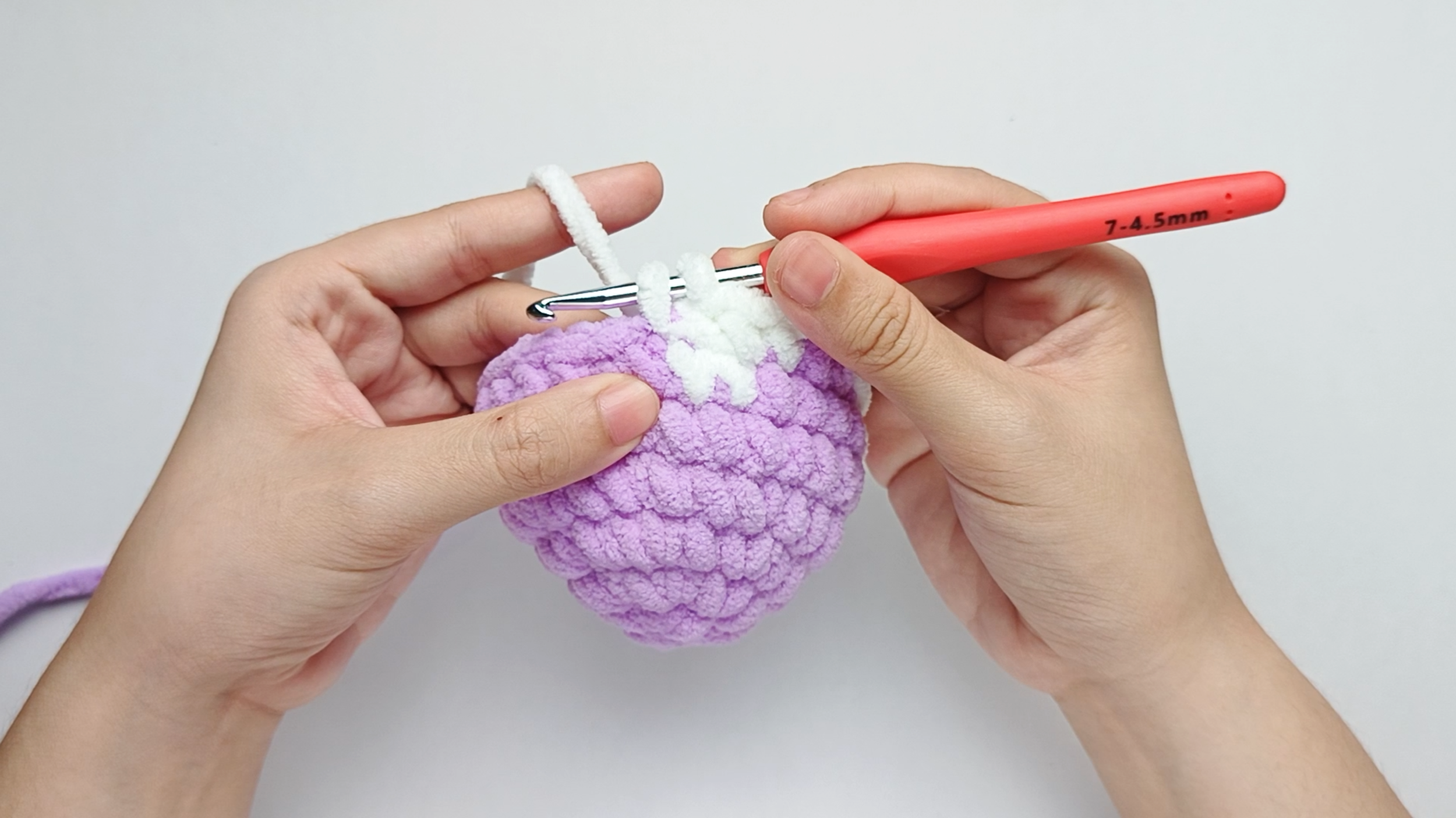 Make 4 white single crochets (sc): Color change to white, make 4 white single crochets (sc), and stop just before the final yarn over.