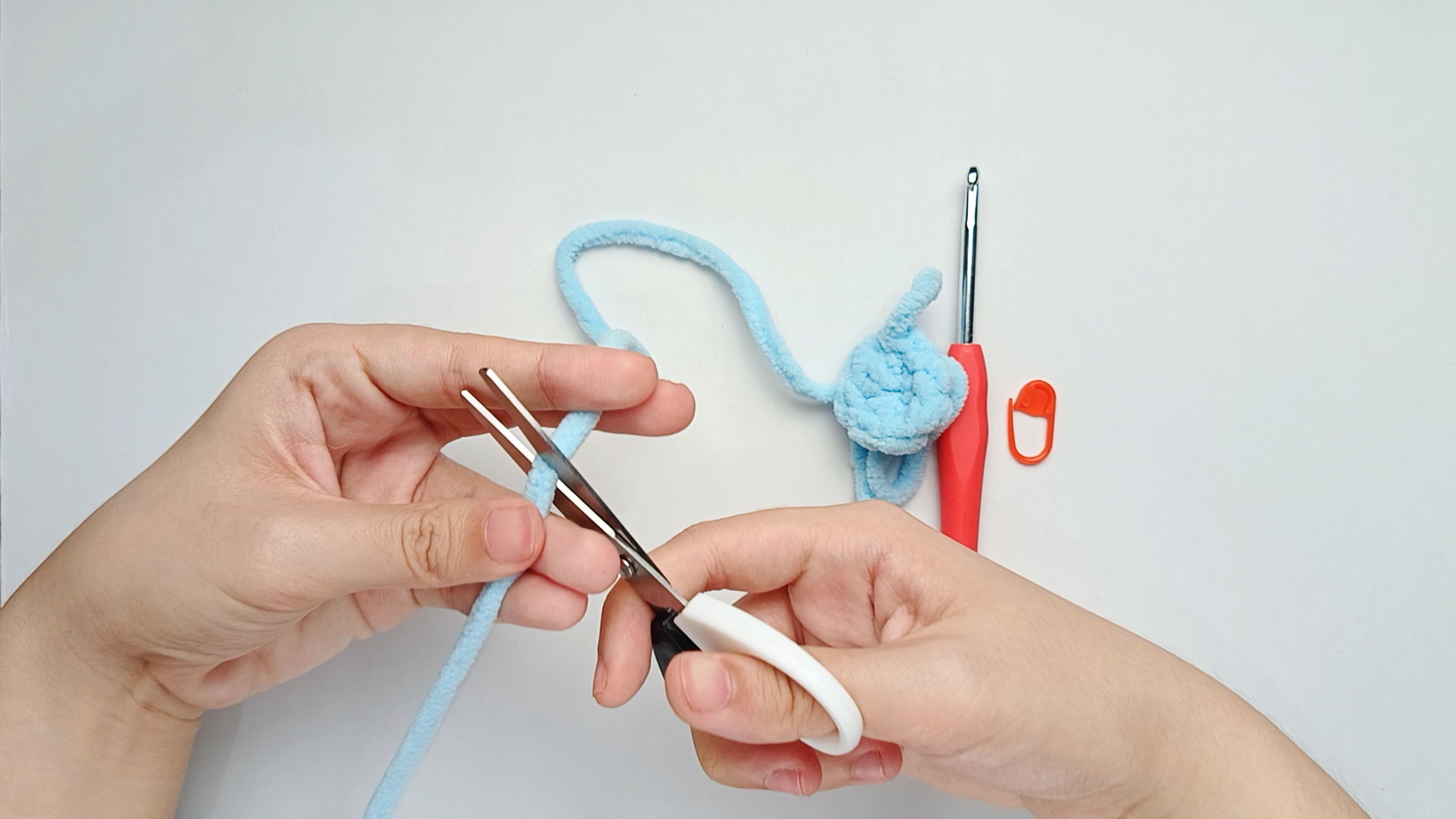 Fasten off (FO): Cut the yarn, leaving about a 6-inch tail. You’ll use this yarn tail later to sew the Foot onto the Body.