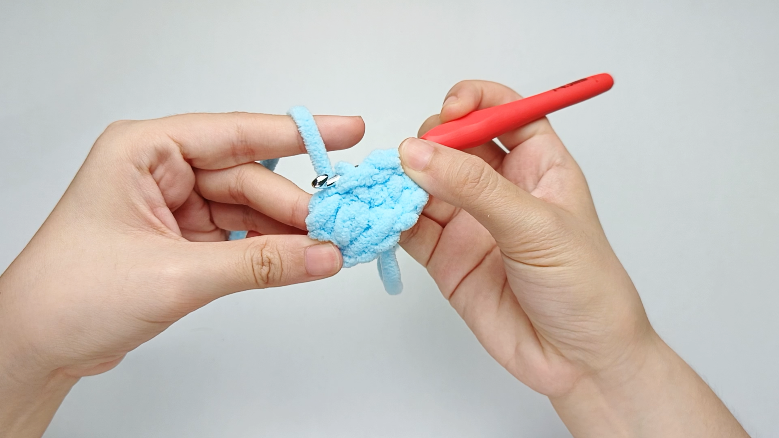 Make 1 slip stitch (sl st): Then, make 1 slip stitch (sl st) into the same anchor chain (ch).