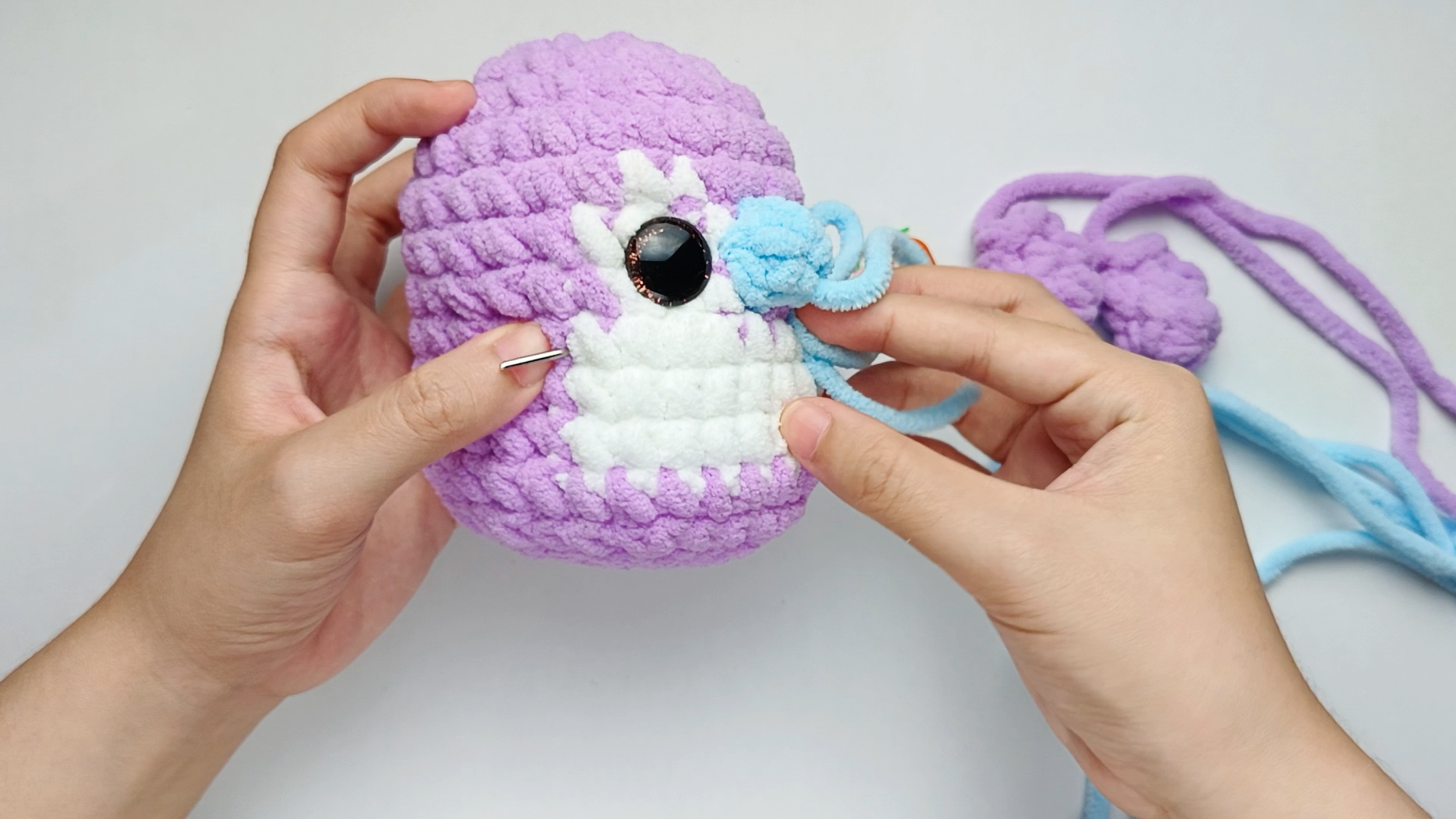 Secure and hide the tail: To hide the yarn tail, take the needle down into the next stitch and run it through the Body, then pull the yarn through.