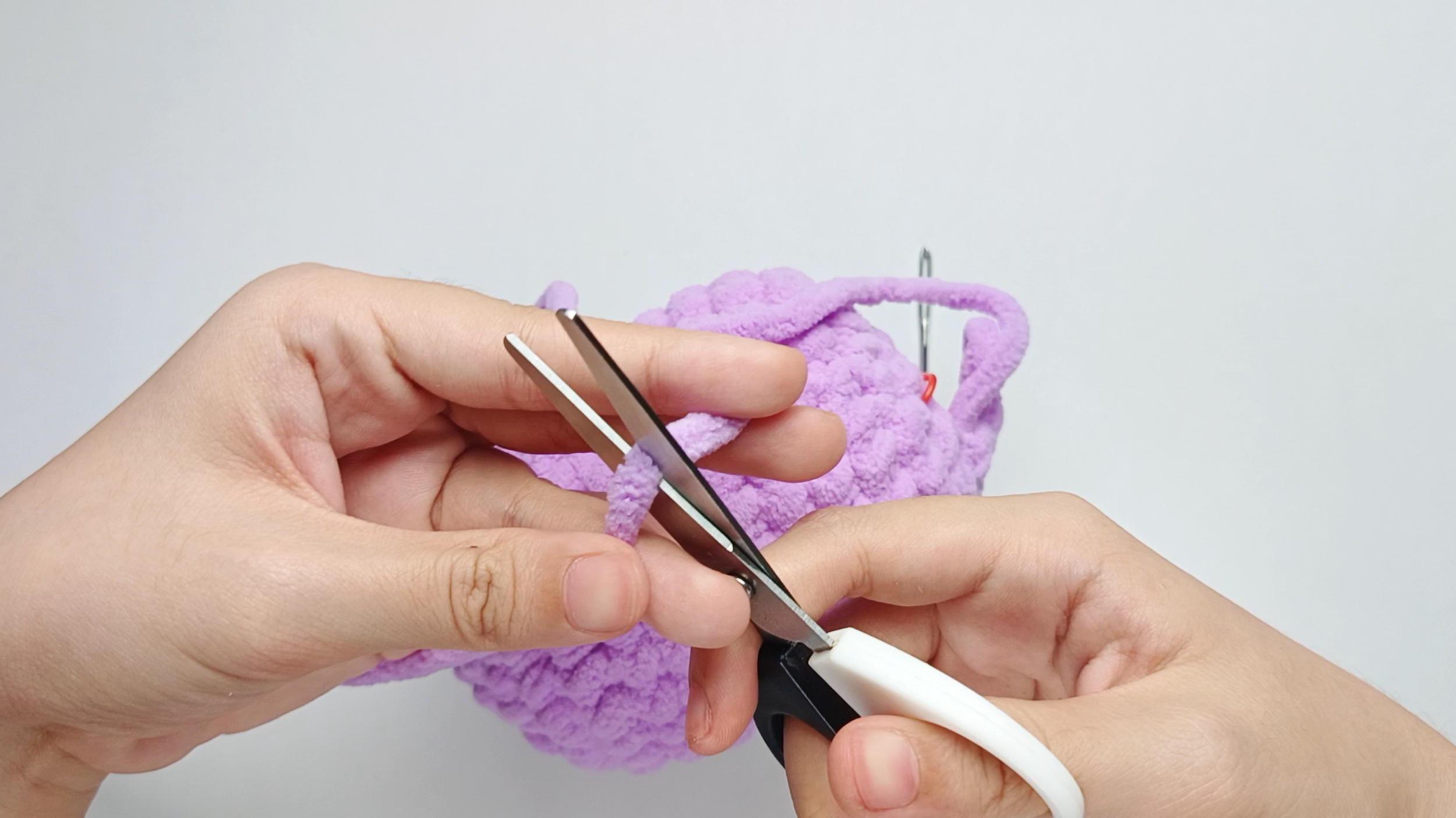 Cut the yarn: Let's do a fasten off (FO). First, leave at least 6 inches of yarn tail, then cut the yarn from the ball.