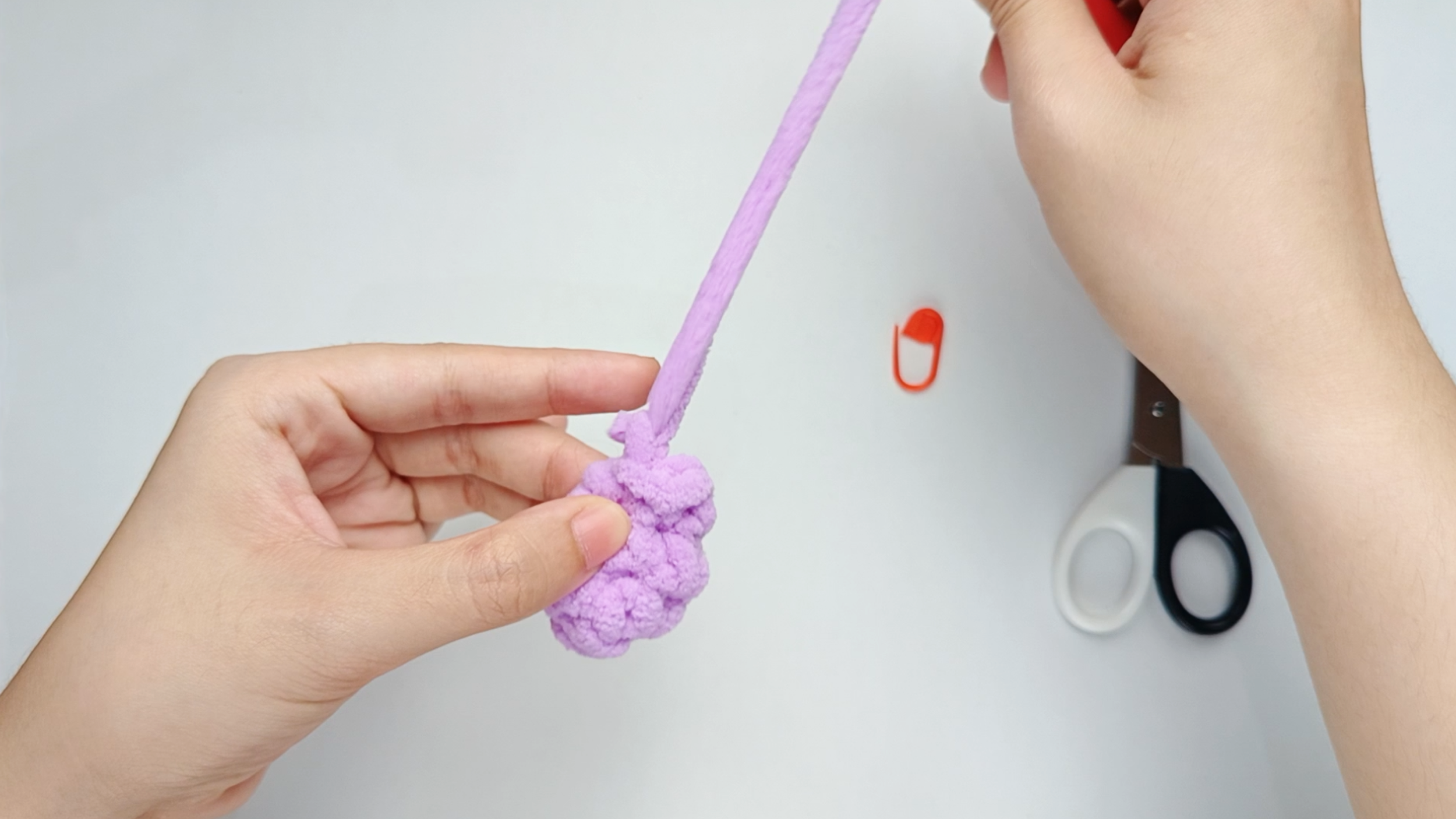 Yarn over and pull the yarn tail tight: Yarn over with the cut tail. Pull it all the way through that loop.