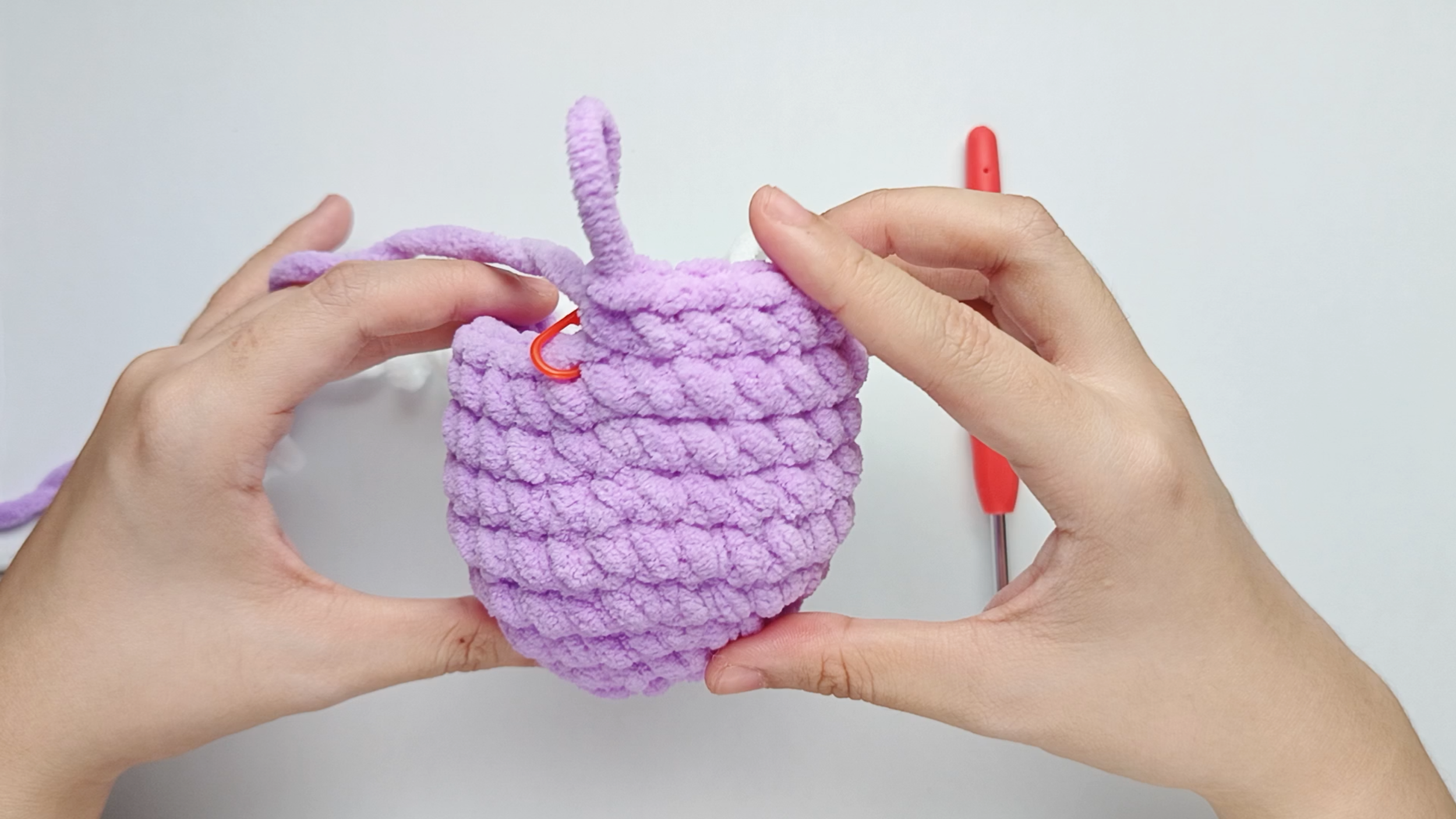 Make 9 purple single crochets (sc): Color change to purple and make 9 purple single crochets (sc).
