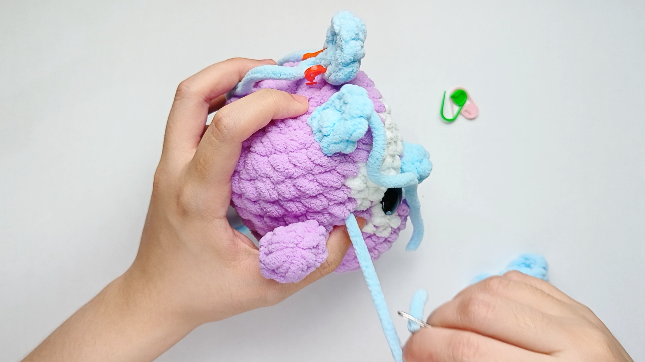Secure and hide the tail: To hide the yarn tail, take the needle down into the next stitch and run it through the Body, then pull the yarn through.