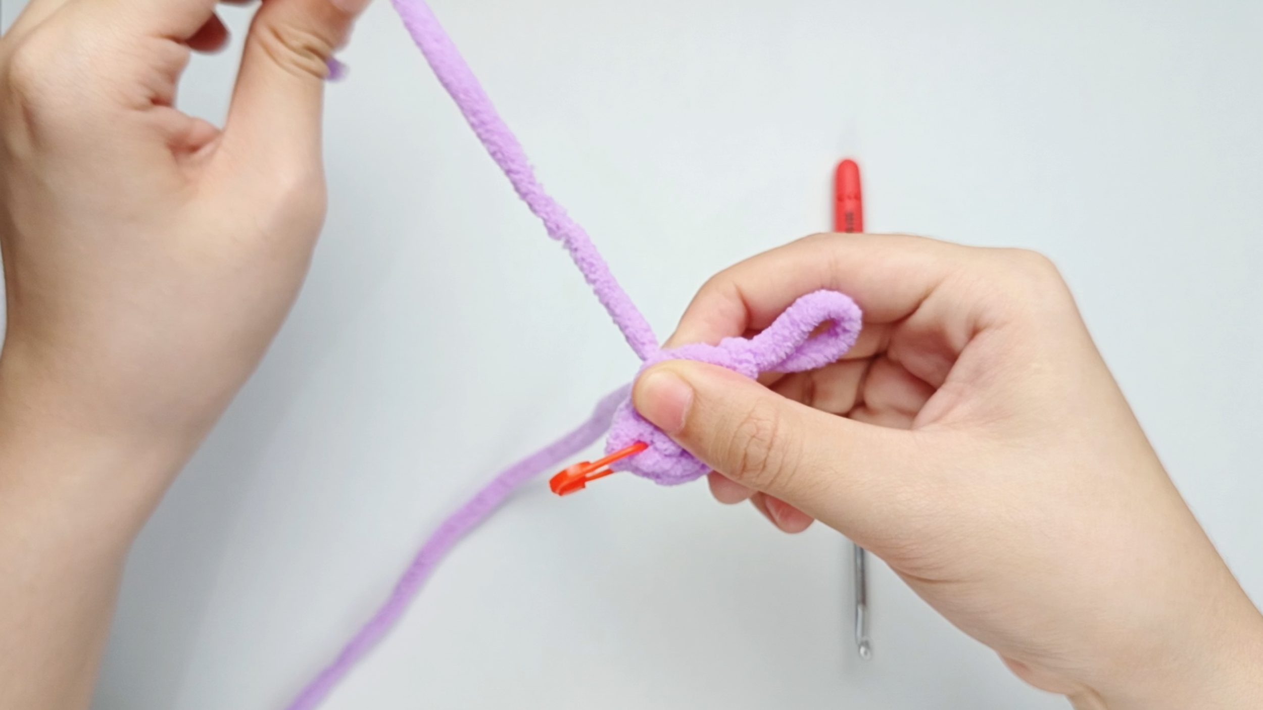 Close the center: When all your stitches are done, put the hook down.