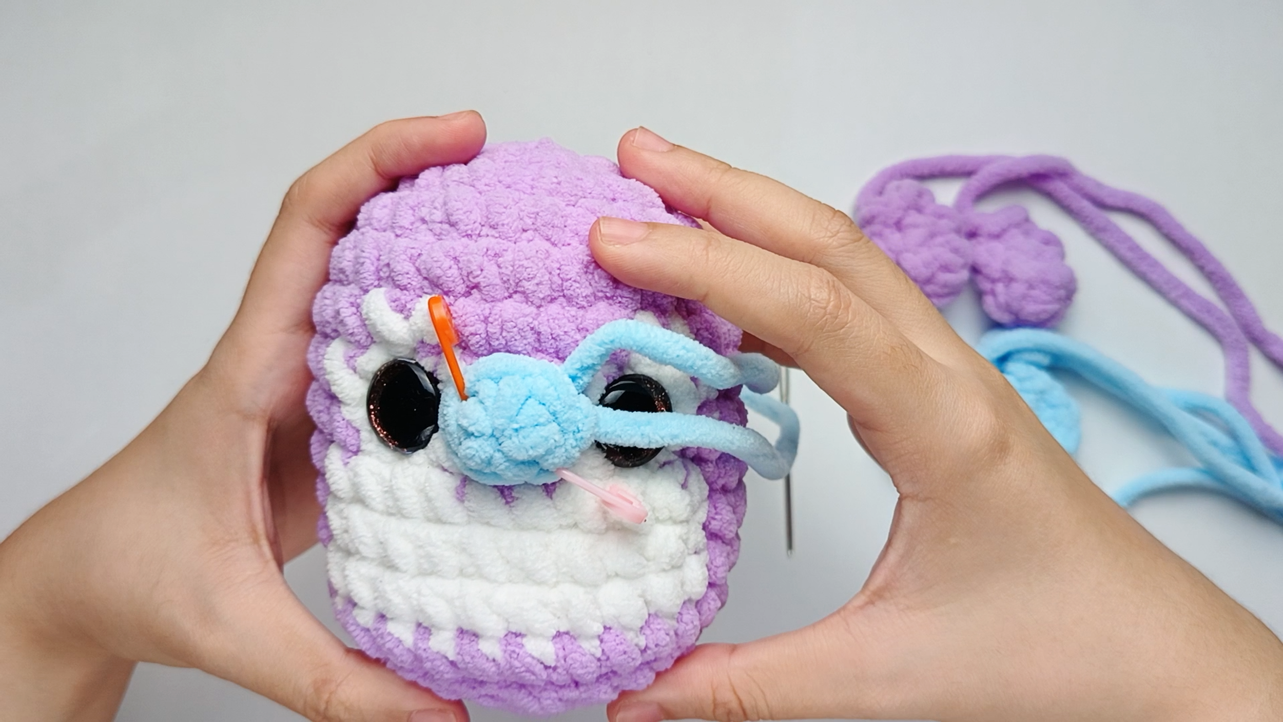 Secure with stitch markers: Pin it with stitch markers to check the position before sewing.