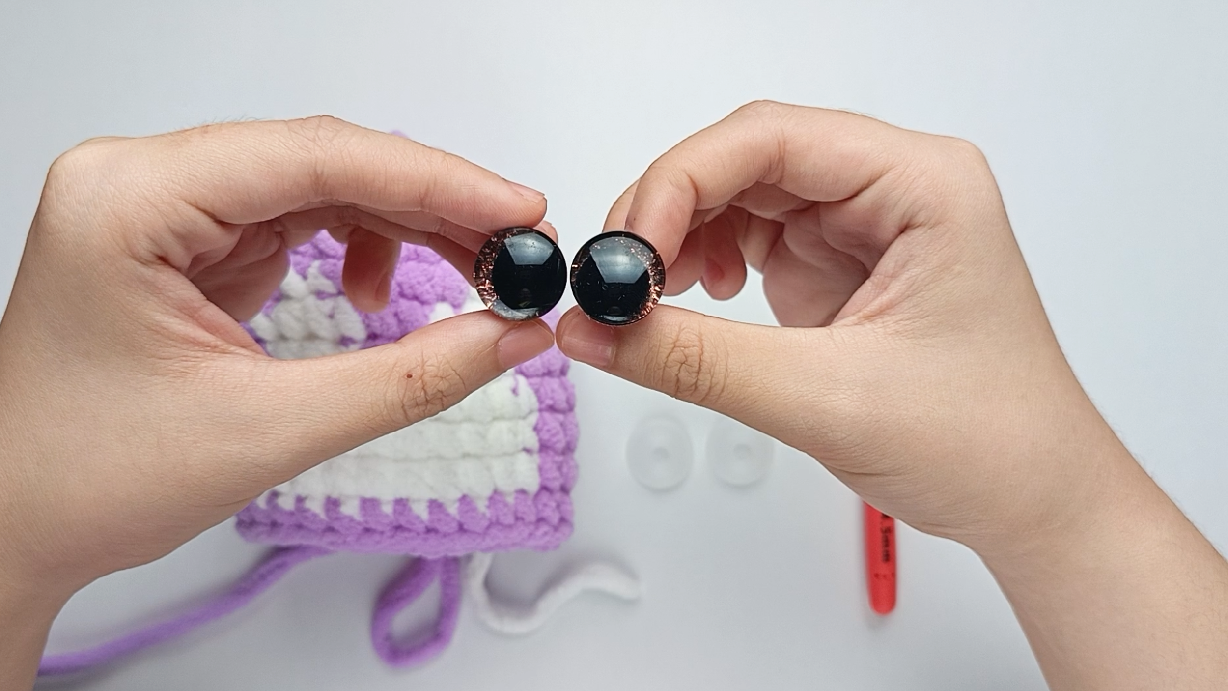 Insert the colored fabric: Insert the colored fabric disc to the Eye first. The fabric will add colors to the Eyes