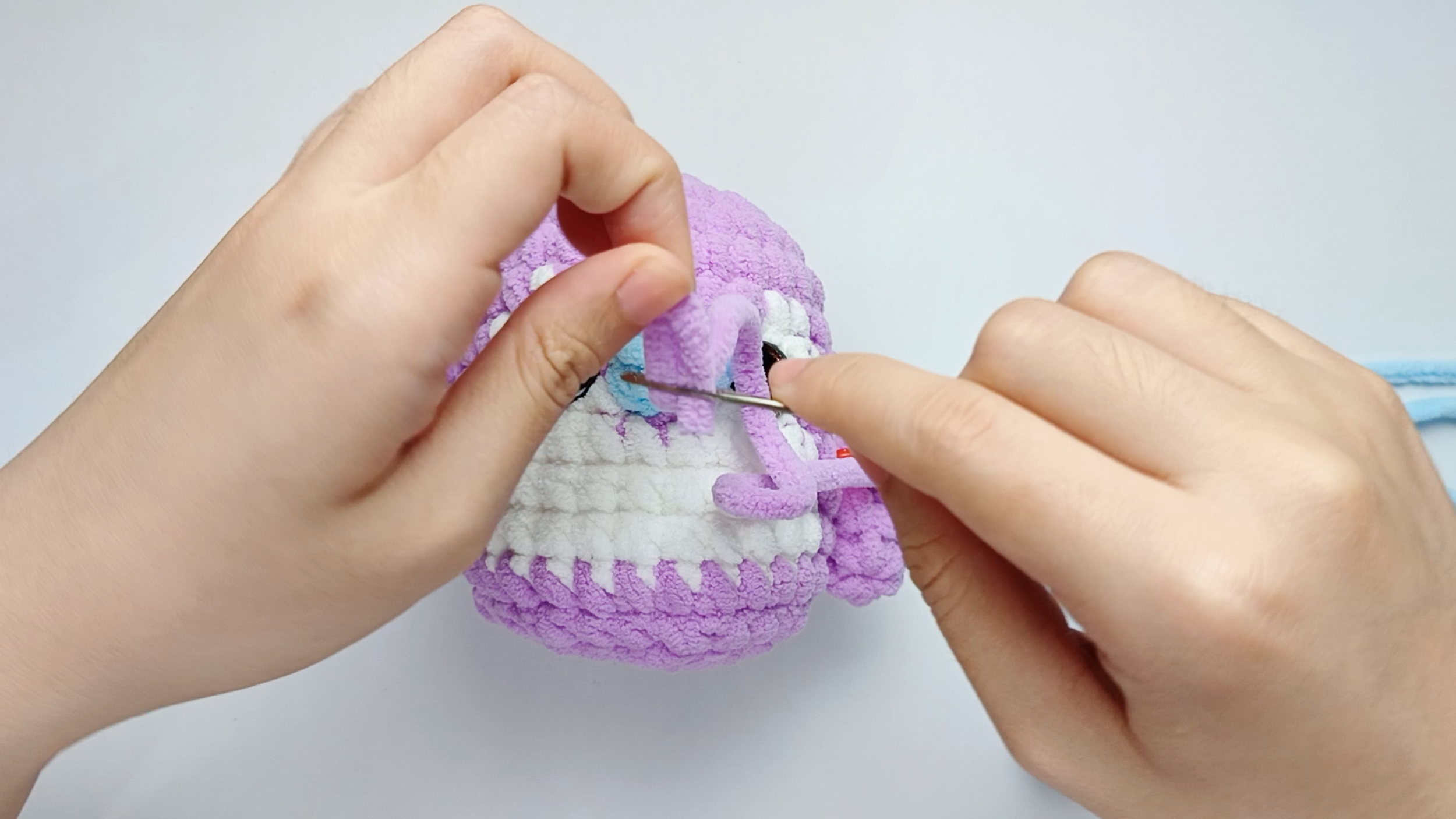 Thread the needle: Thread the yarn tail from the Wing onto your yarn needle.