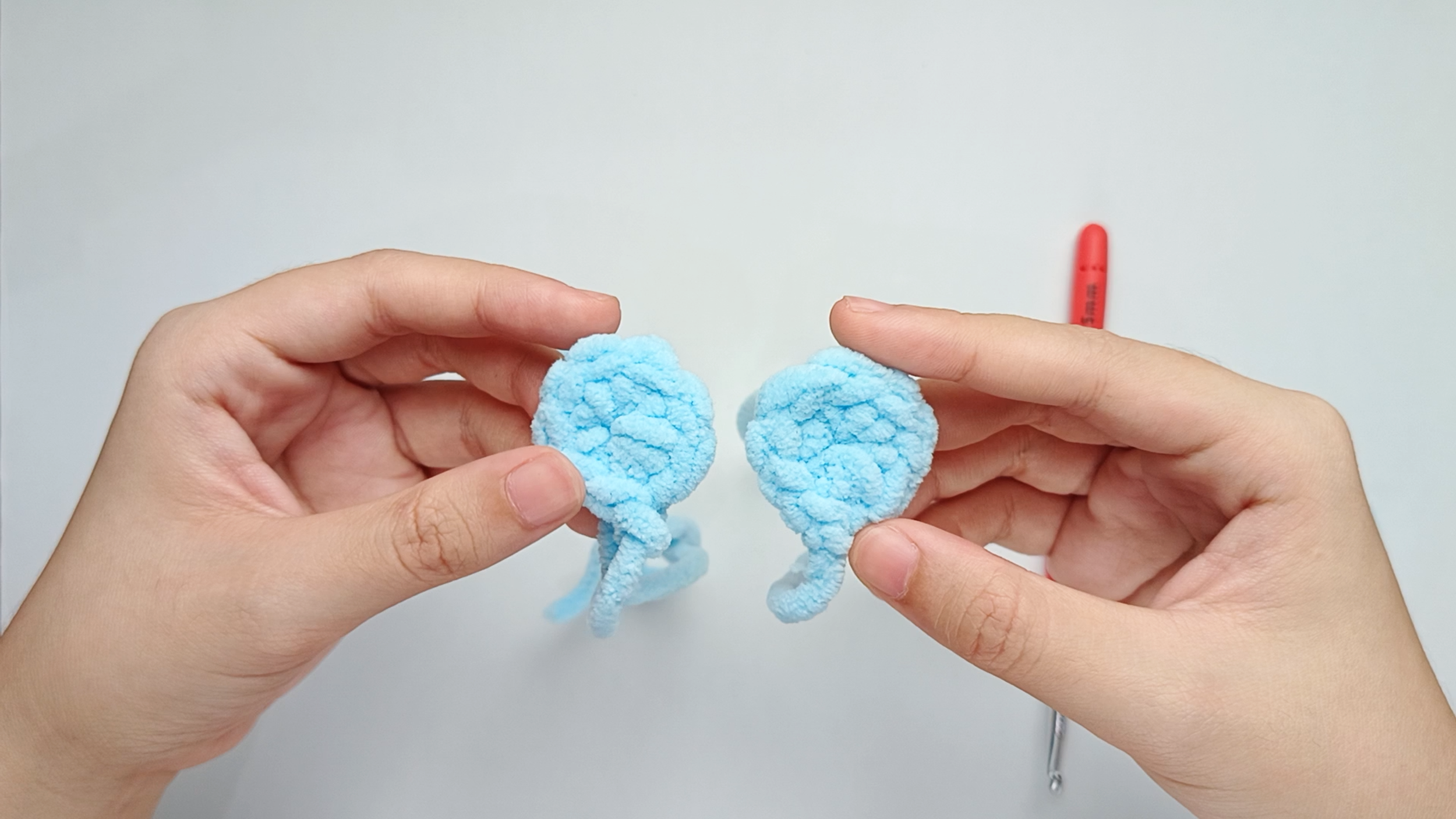 Complete the second Foot: Repeat these steps to make a second Foot. Once both are completed, set them aside.