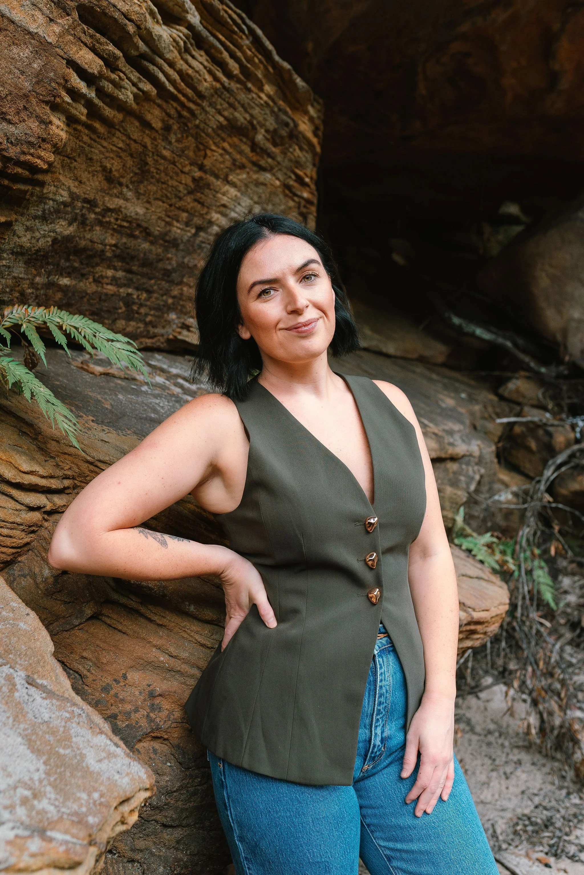 Jess Fiedler clinical herbalist in the Blue Mountains specialising in women's hormones, gut health and stress support
