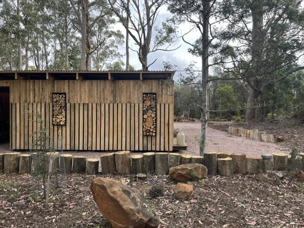 WOODSHEDS & WOOD STACKS