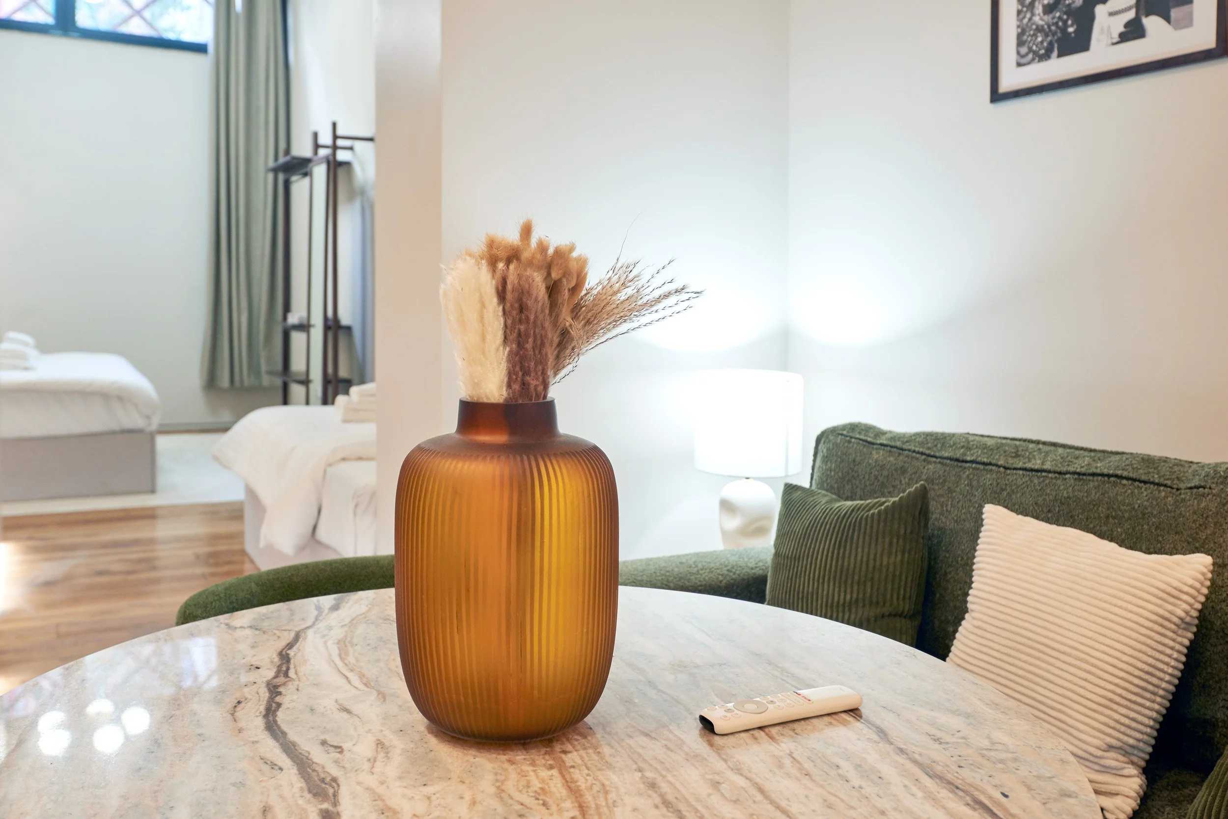 Matières, textures, lumière.
Chaque détail participe à l’équilibre du lieu.