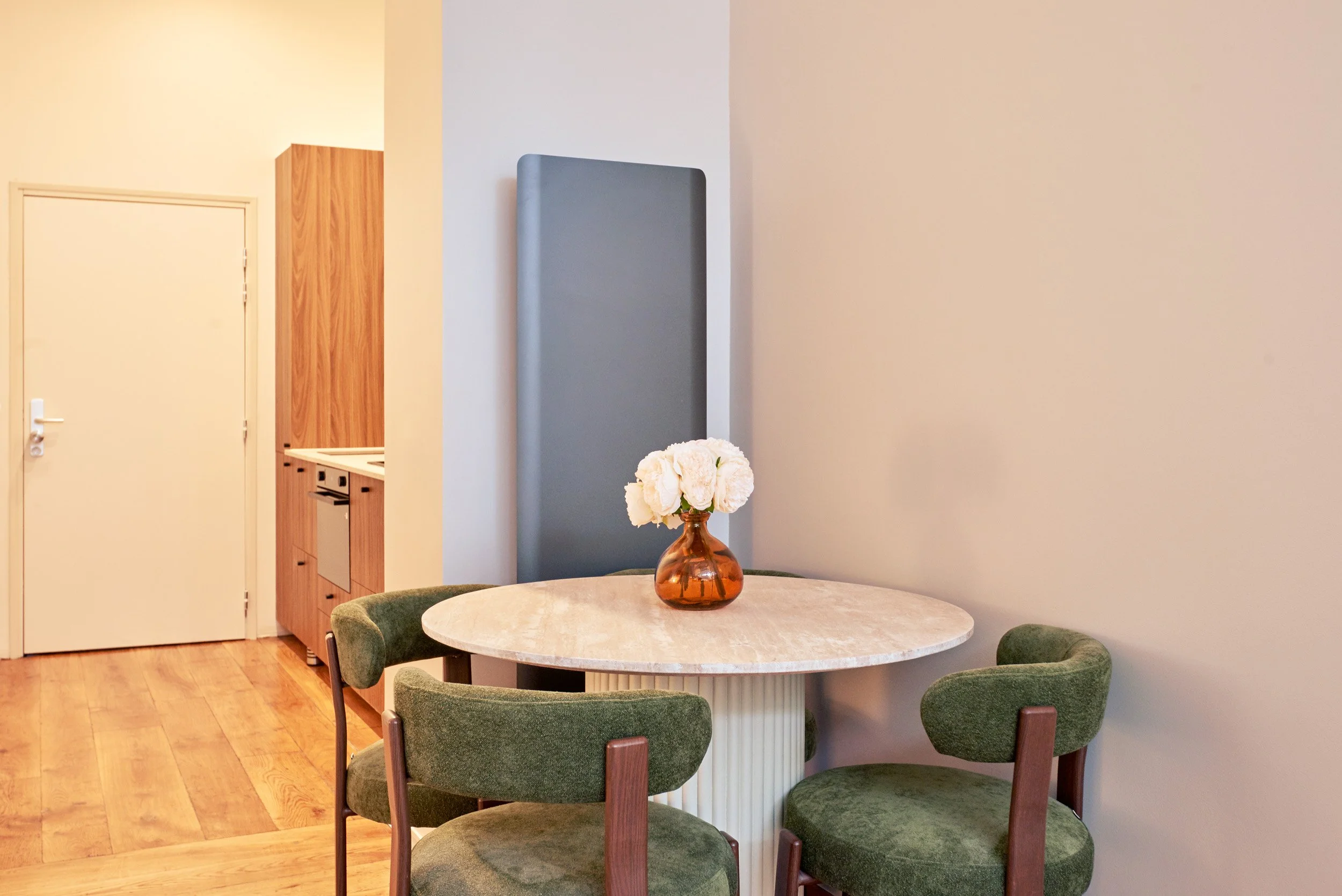 Matières, textures, lumière.
Chaque détail participe à l’équilibre du lieu.