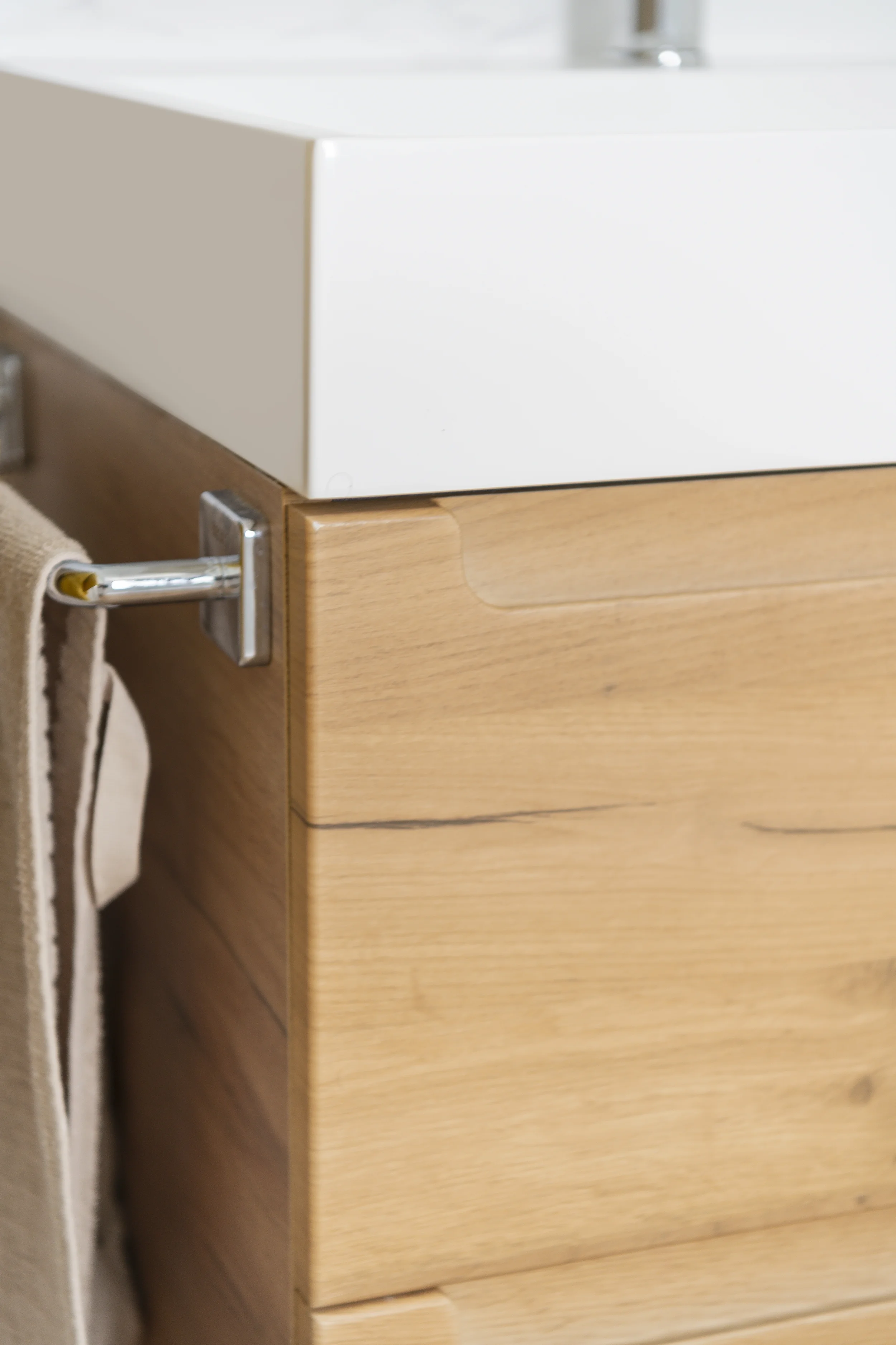 esvibar-arquitectes-casa-ian-detalle-mueble-baño-natural-vivienda-obra-nueva-castellon.webp