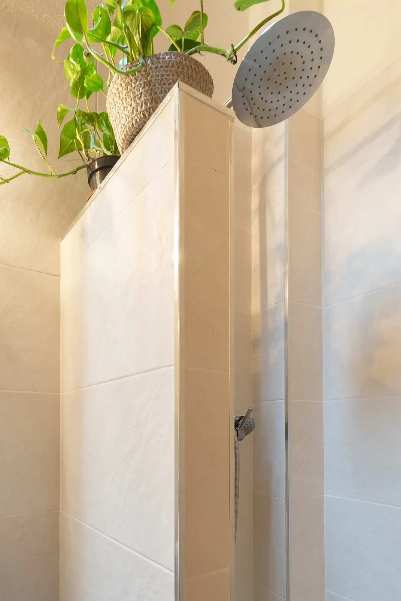 esvibar-arquitectes-lepanto-baño-ducha-funcional-reforma-vivienda-castellon.webp