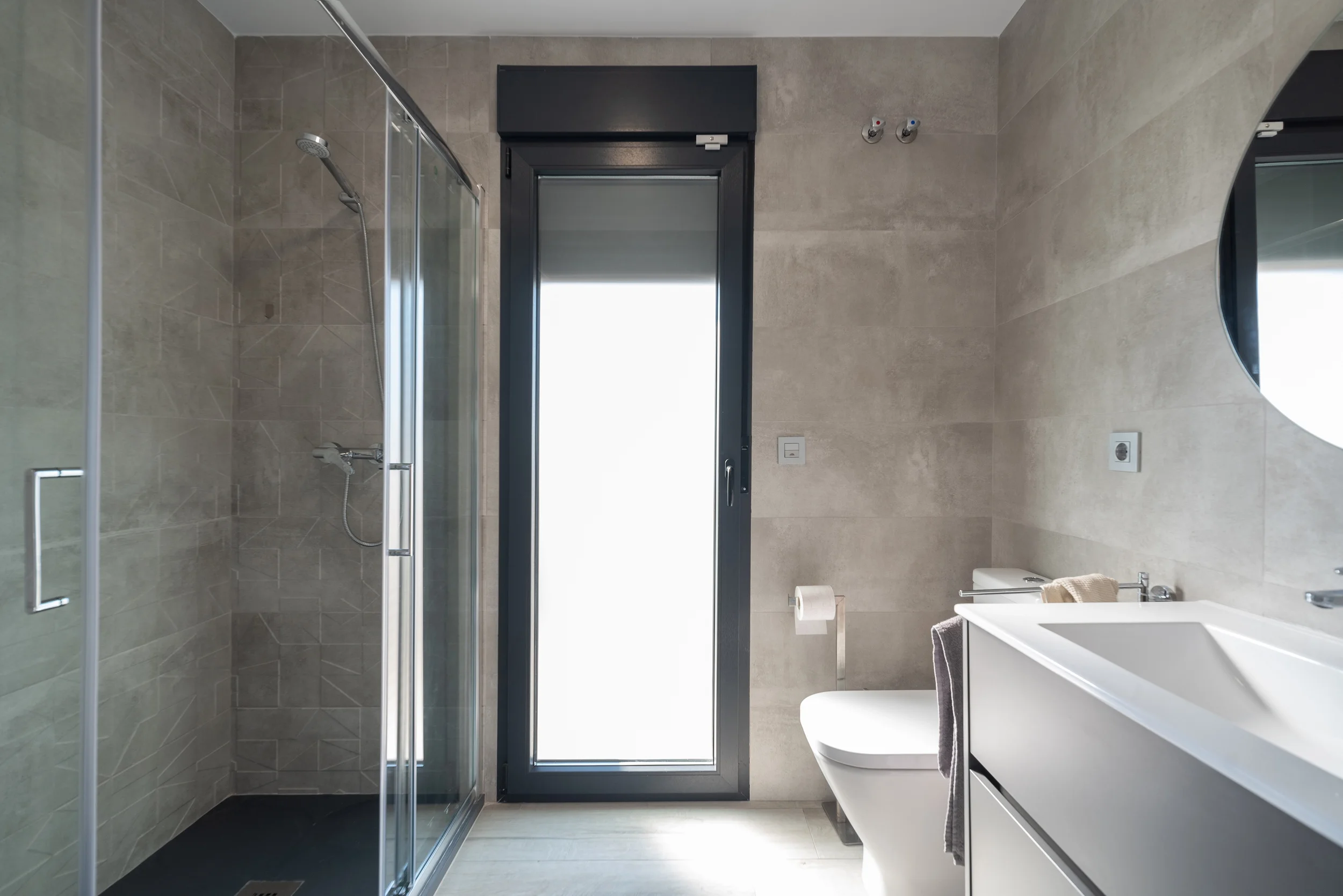 esvibar-arquitectes-villa-luca-baño-moderno-vivienda-obra-nueva-castellon-04.webp