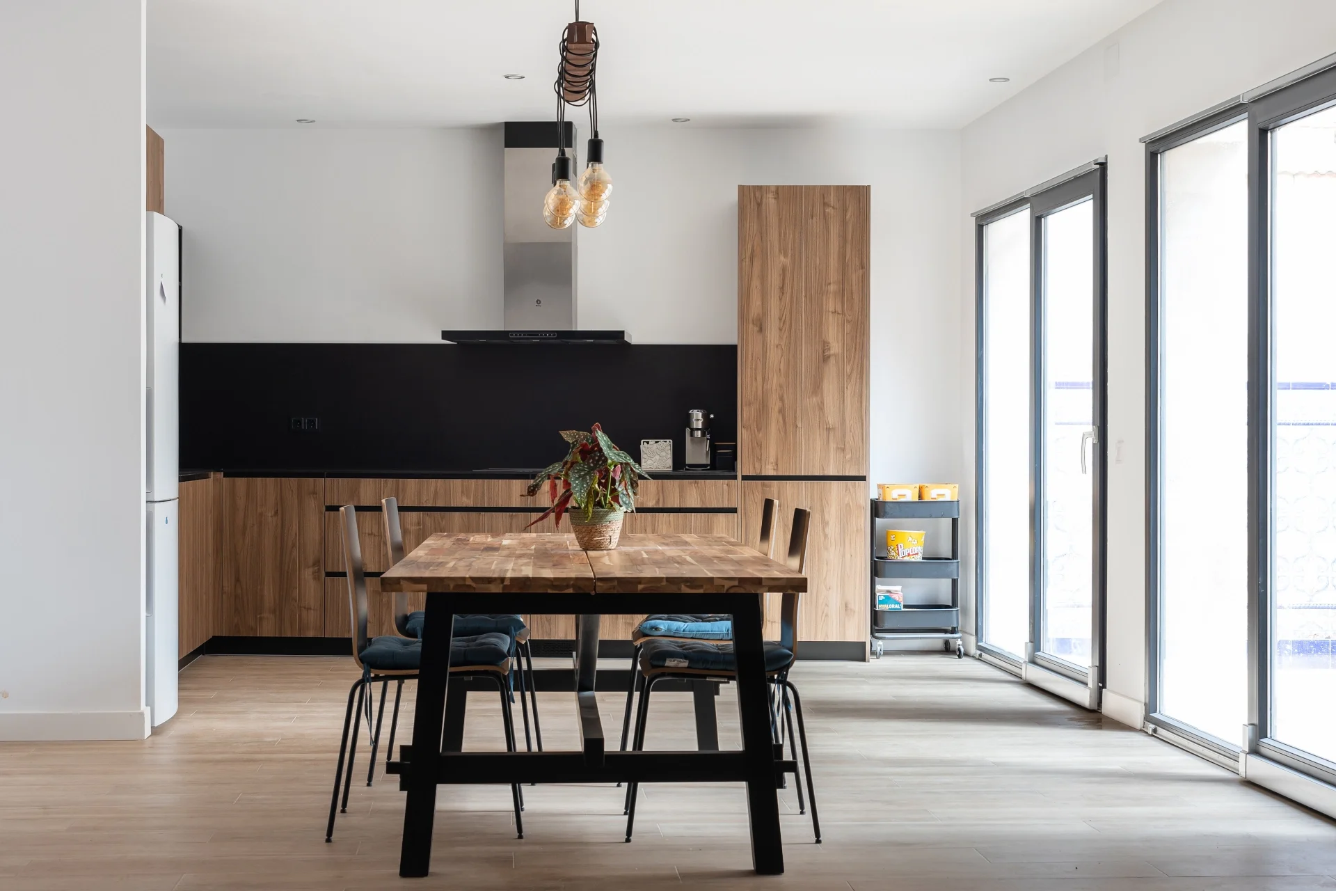 esvibar-arquitectes-casa-seco-cocina-mesa-rustica-vivienda-rehabilitacion-integral-vilareal-castellon