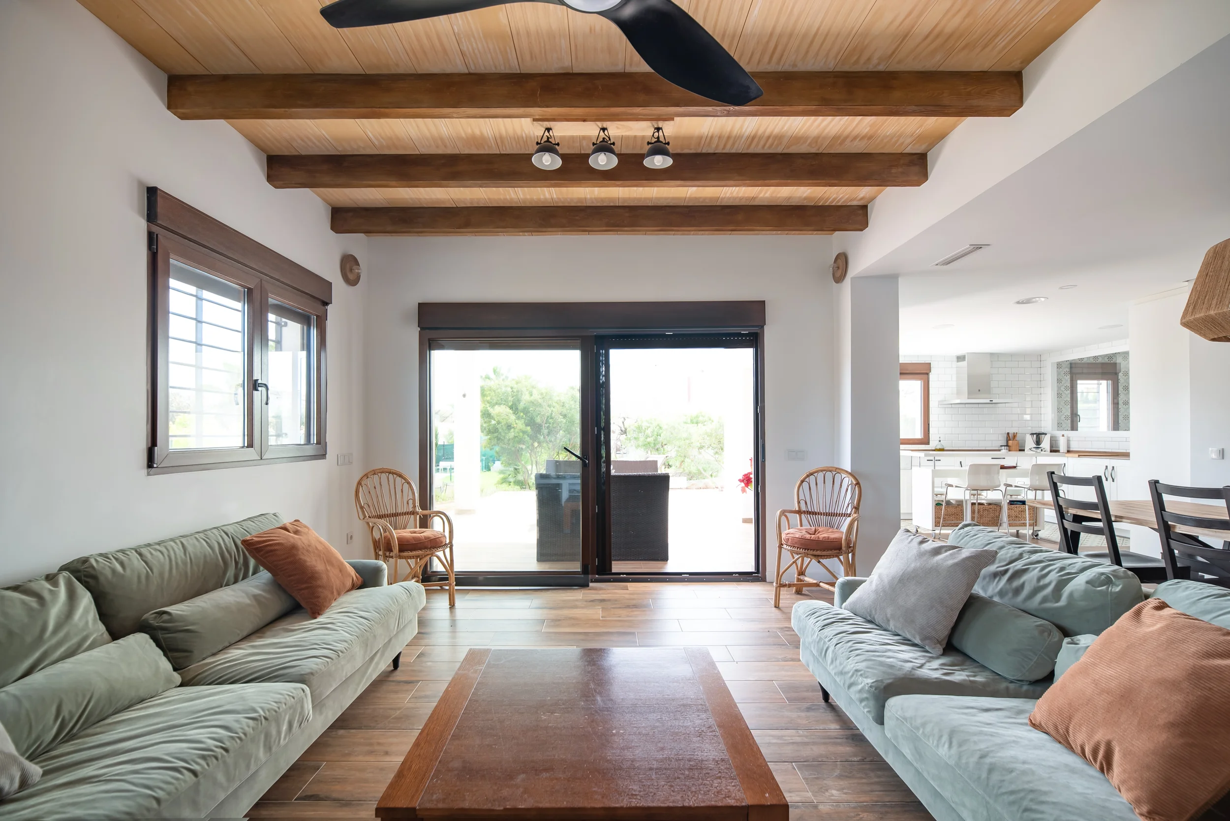 esvibar-arquitectes-villa-marisa-salon-atemporal-vivienda-obra-nueva-benicassim-01.webp