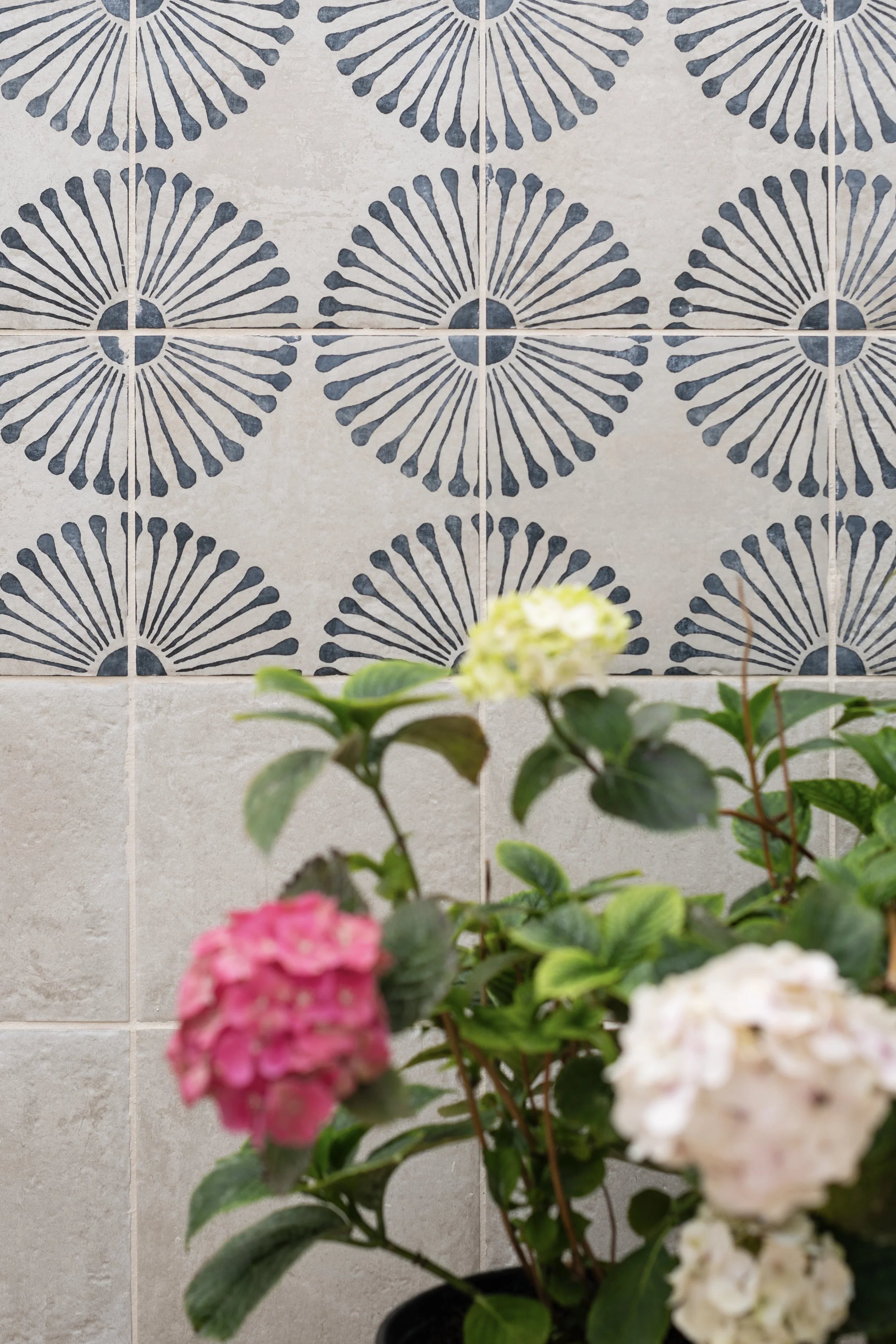 esvibar-arquitectes-casa-nupaes-patio-interior-azulejos-flores-rehabilitacion-vilareal-castellon
