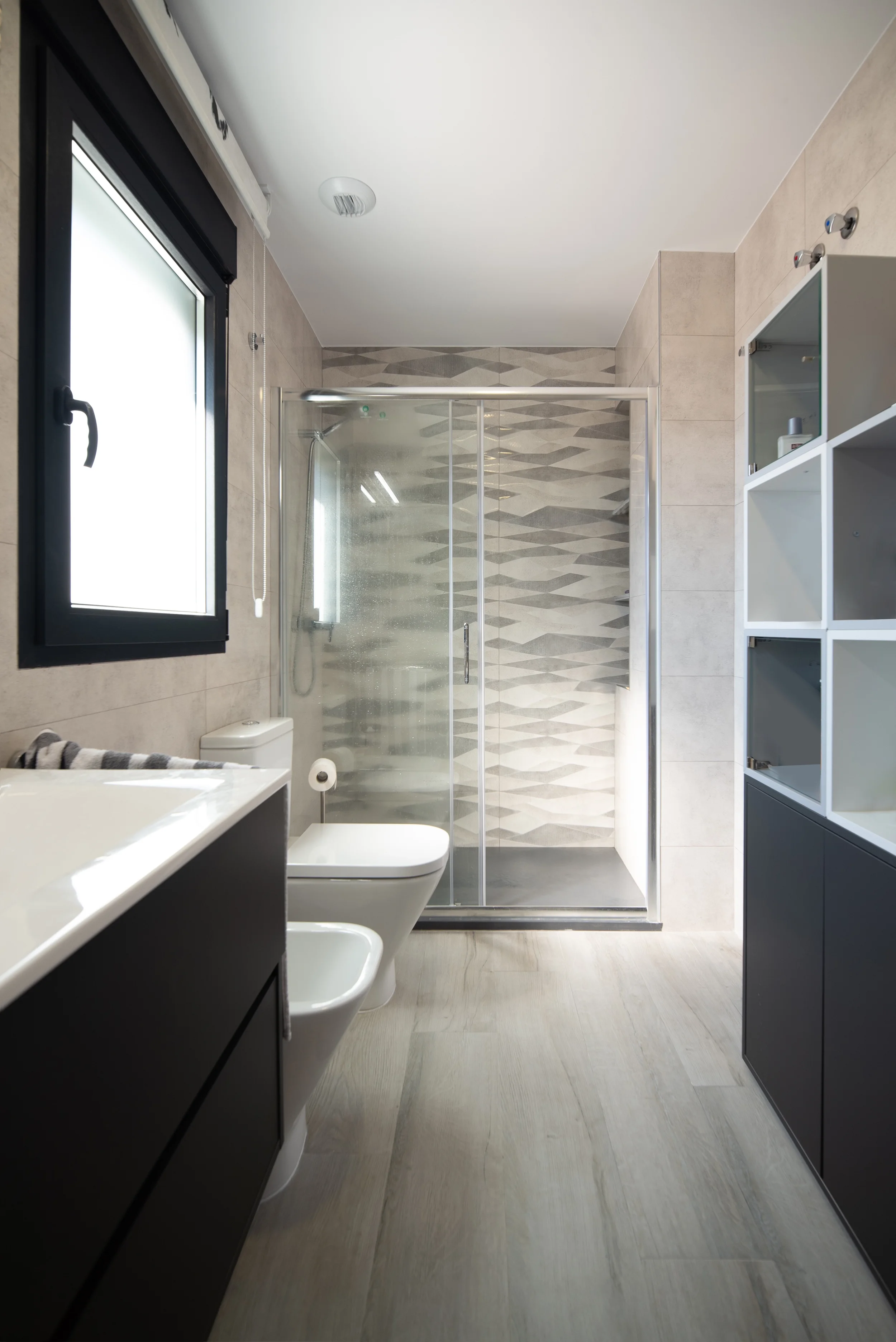 esvibar-arquitectes-villa-luca-baño-moderno-vivienda-obra-nueva-castellon-01