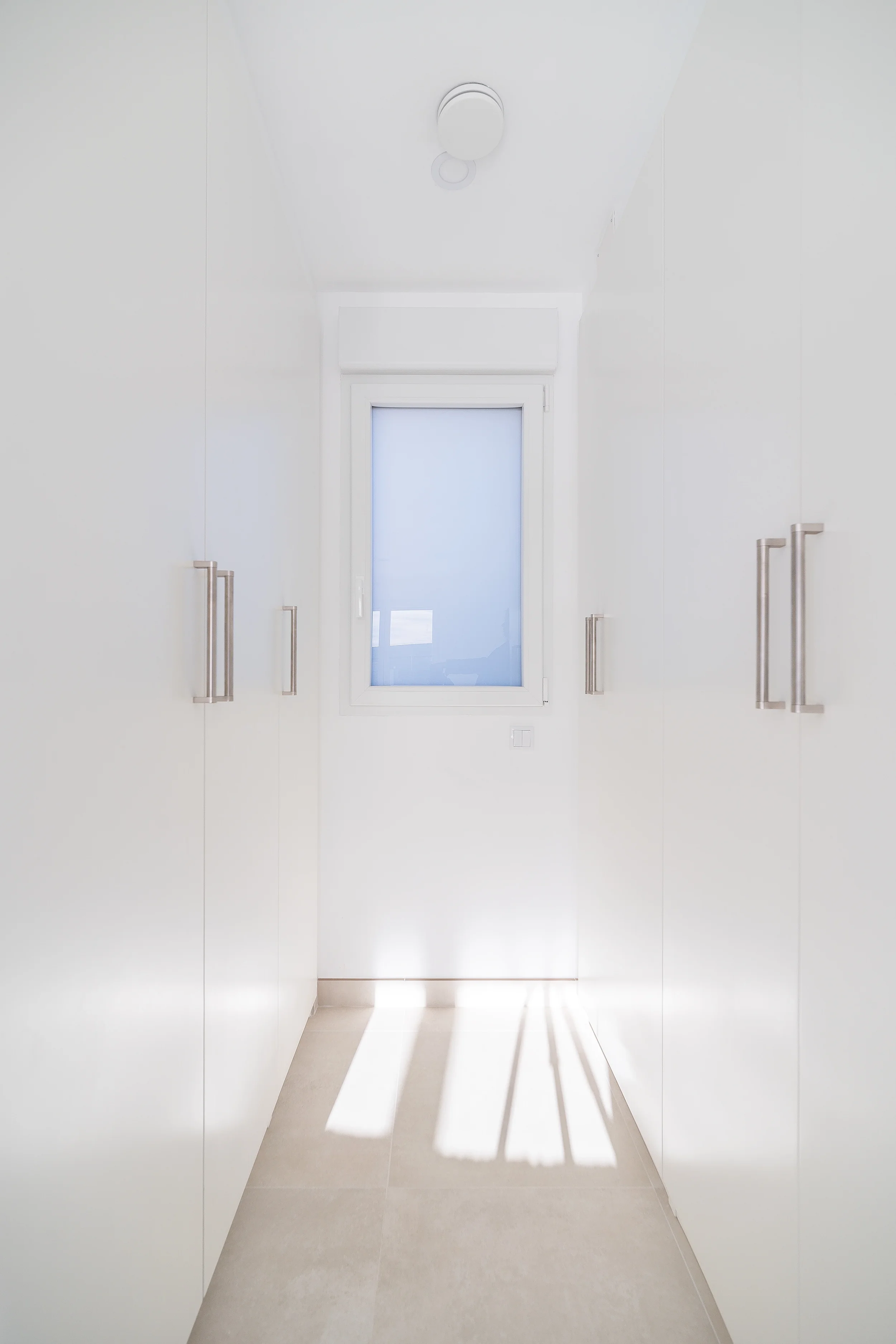 esvibar-arquitectes-casa-rio-vestidor-privado-vivienda-obra-nueva-vilareal-01.webp