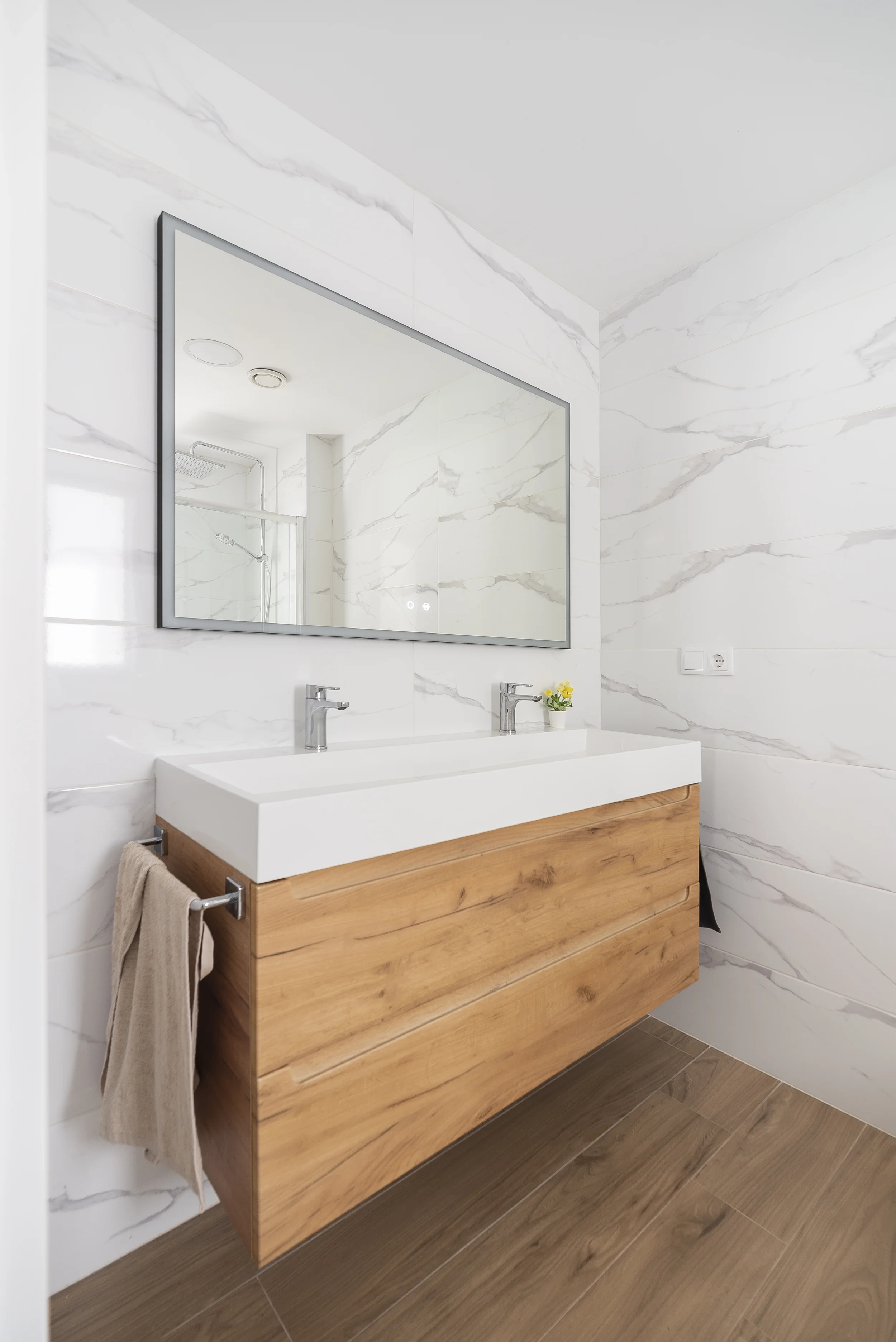 esvibar-arquitectes-casa-ian-baño-elegante-vivienda-obra-nueva-castellon-02