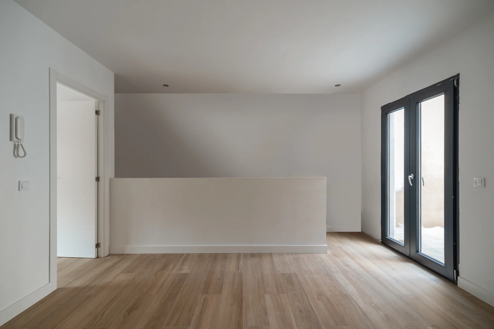 esvibar-arquitectes-casa-seco-interior-distribuidor-funcional-vivienda-rehabilitacion-integral-vilareal-castellon-01.webp