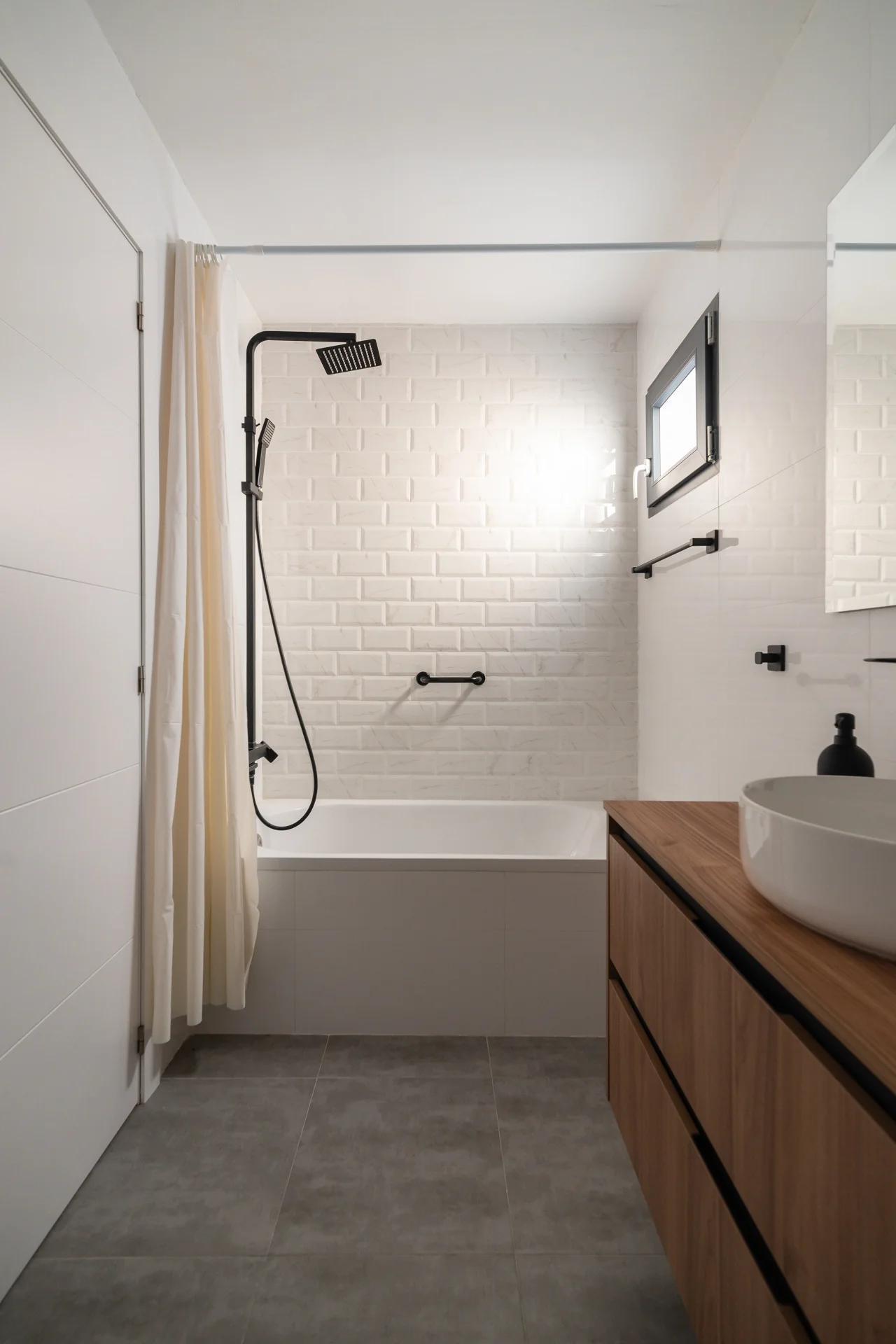 esvibar-arquitectes-casa-seco-baño-atemporal-vivienda-rehabilitacion-integral-vilareal-castellon-01