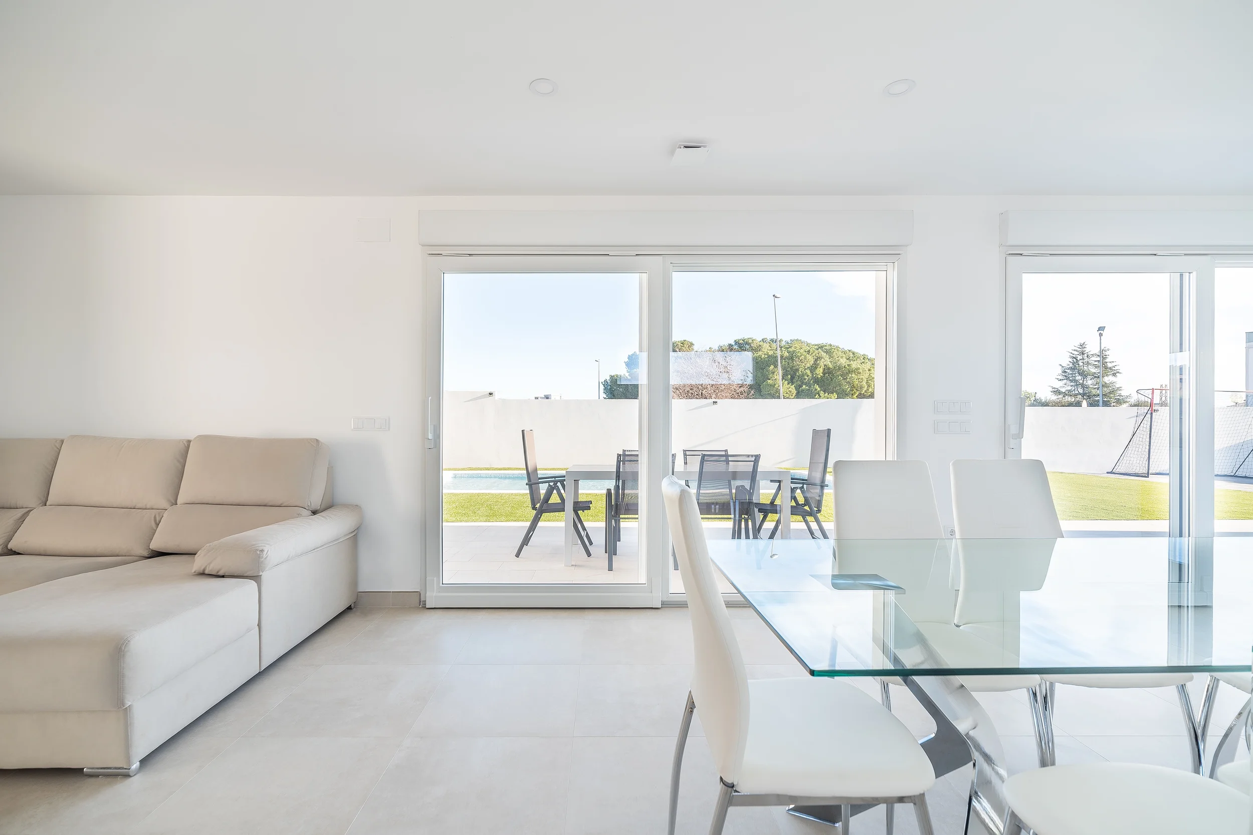 esvibar-arquitectes-casa-rio-salon-comedor-luminoso-vivienda-obra-nueva-vilareal.webp
