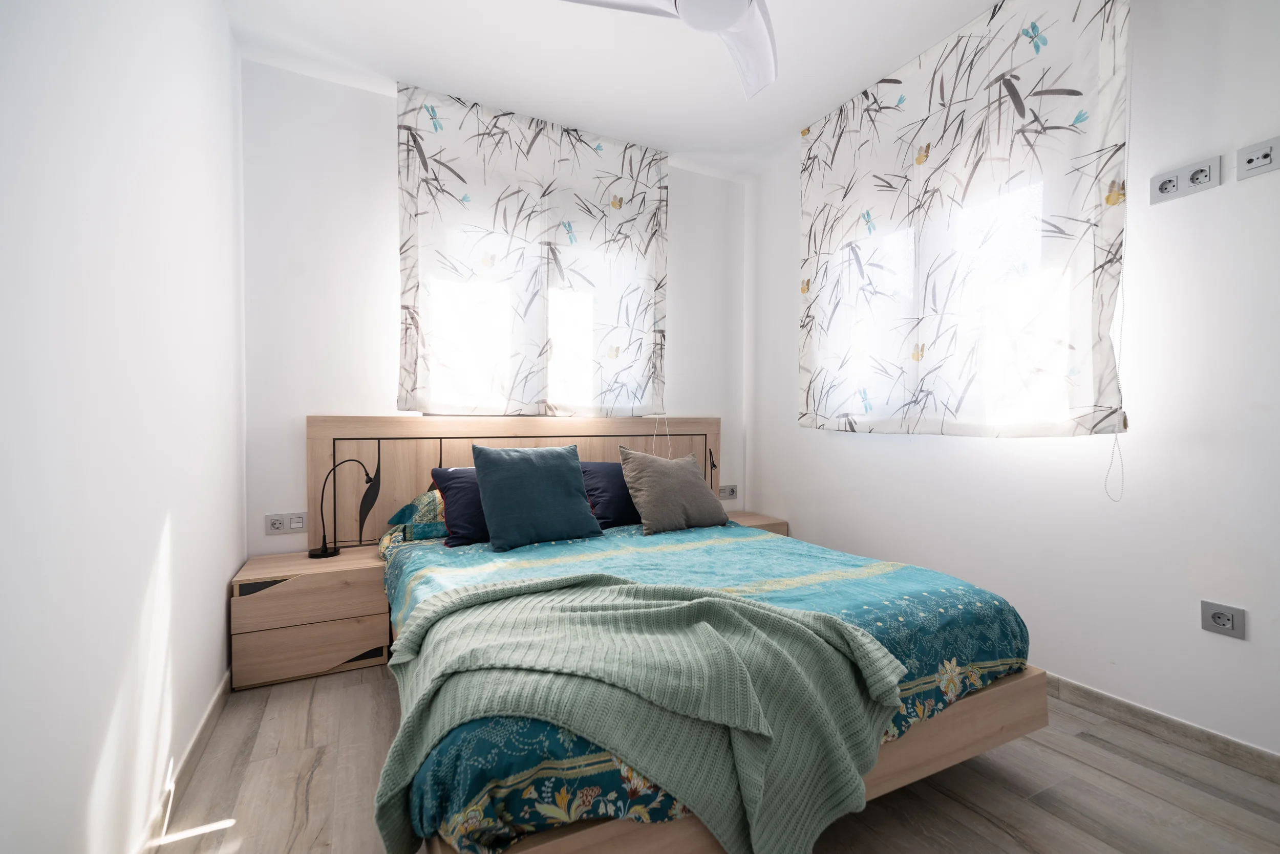 esvibar-arquitectes-villa-luca-dormitorio-luminoso-vivienda-obra-nueva-castellon.webp