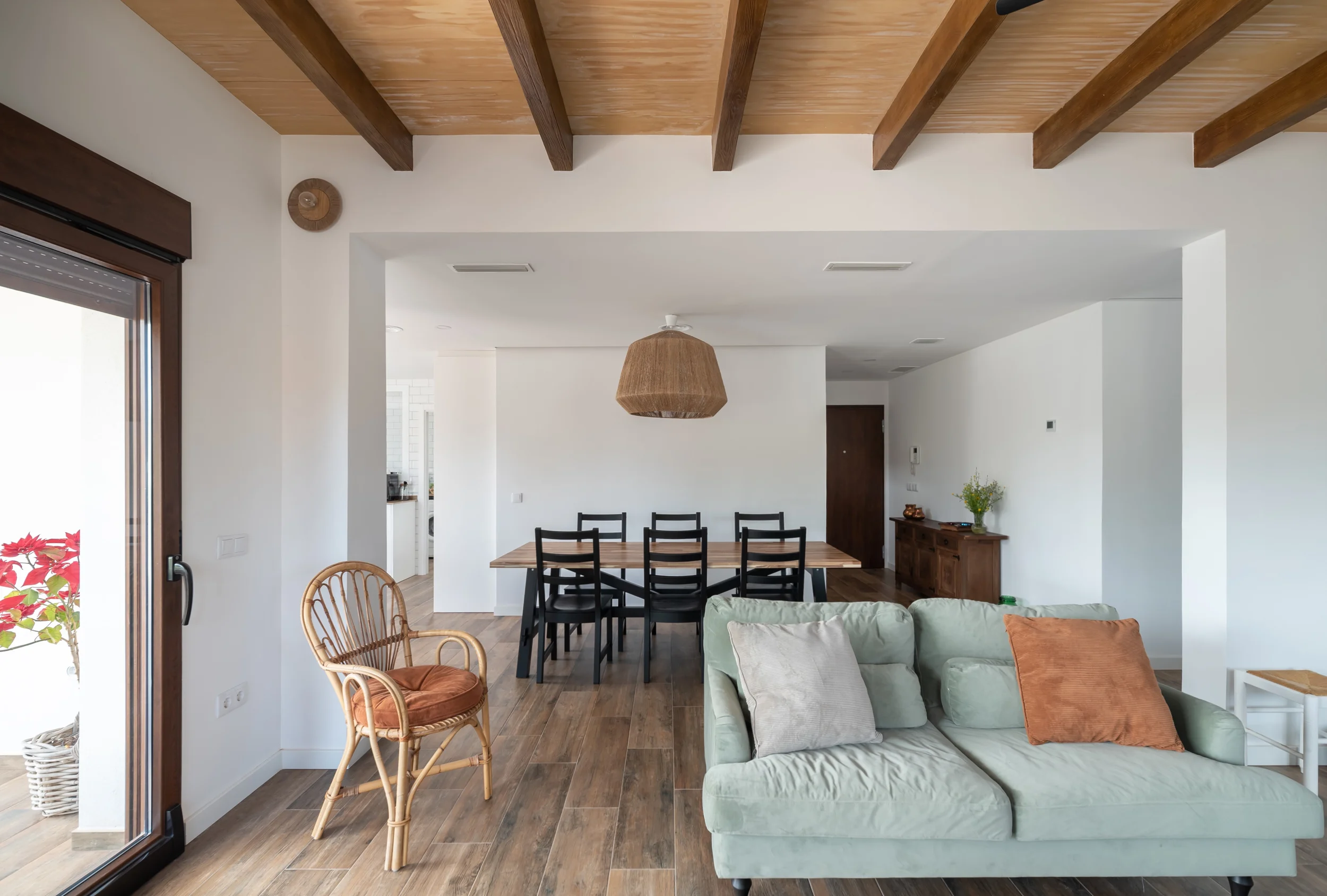 esvibar-arquitectes-villa-marisa-salon-comedor-vivienda-obra-nueva-benicassim-01.webp