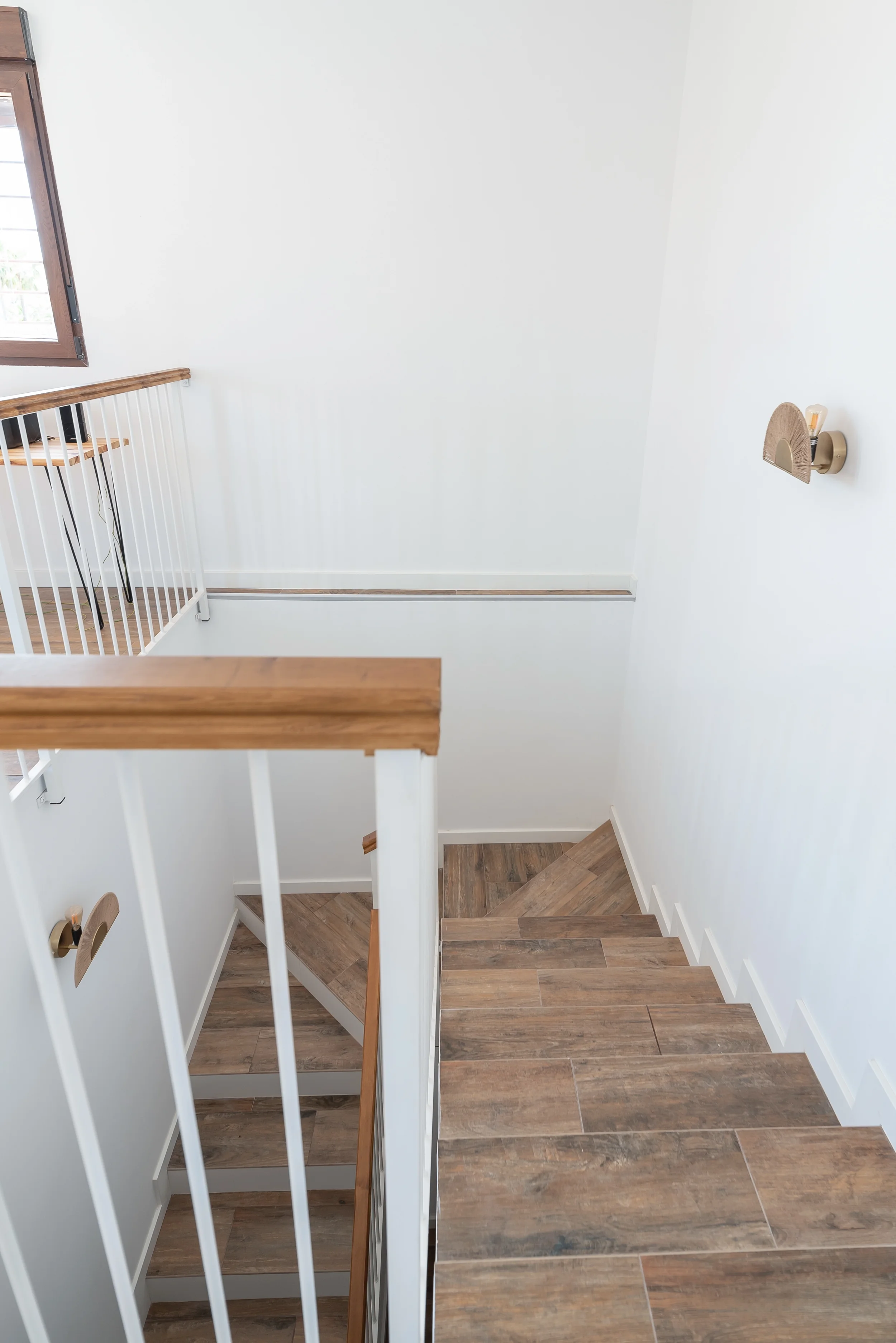 esvibar-arquitectes-villa-marisa-escaleras-funcionales-vivienda-obra-nueva-benicassim.webp