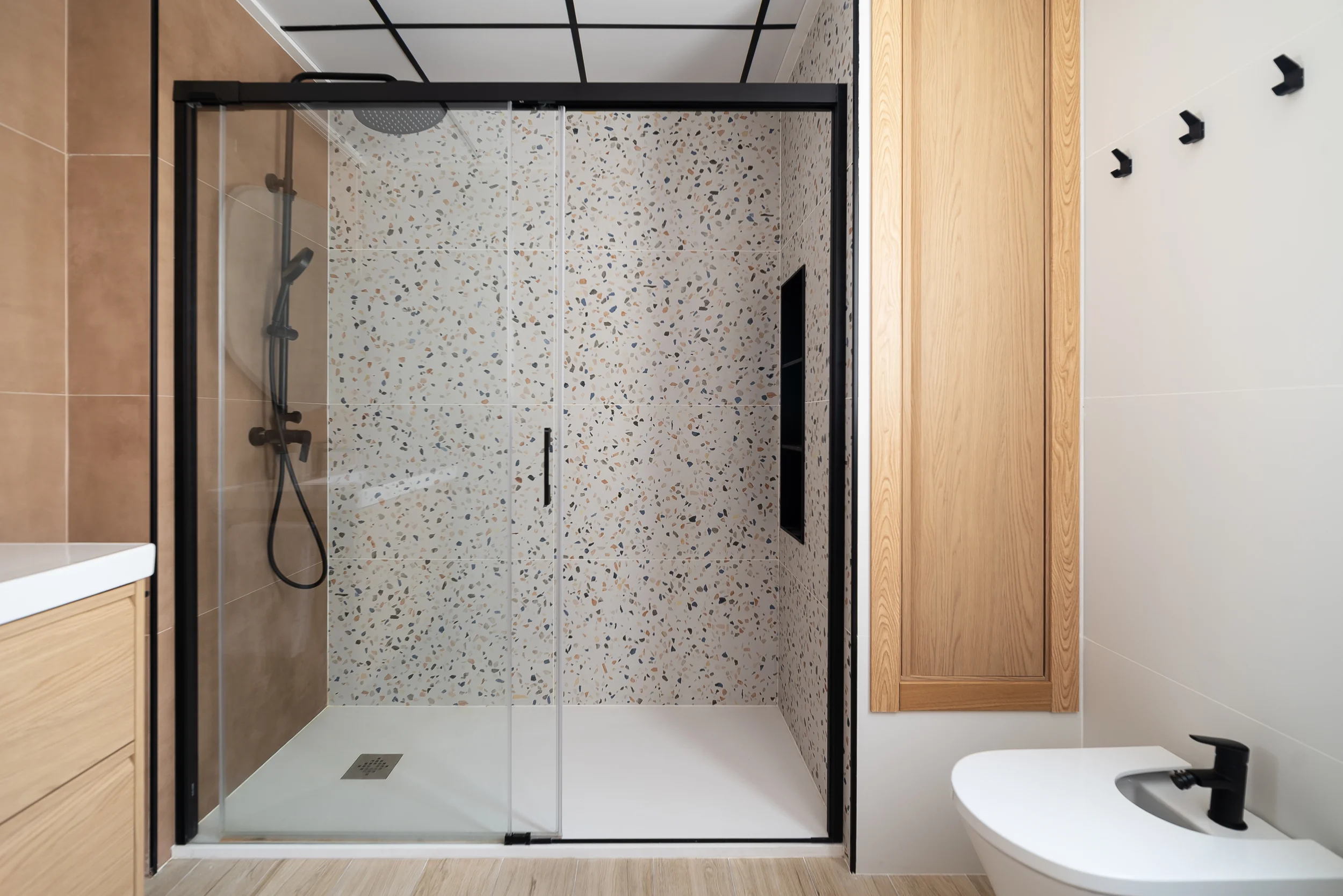 esvibar-arquitectes-casa-nupaes-baño-moderno-vivienda-rehabilitacion-vilareal-castellon.webp