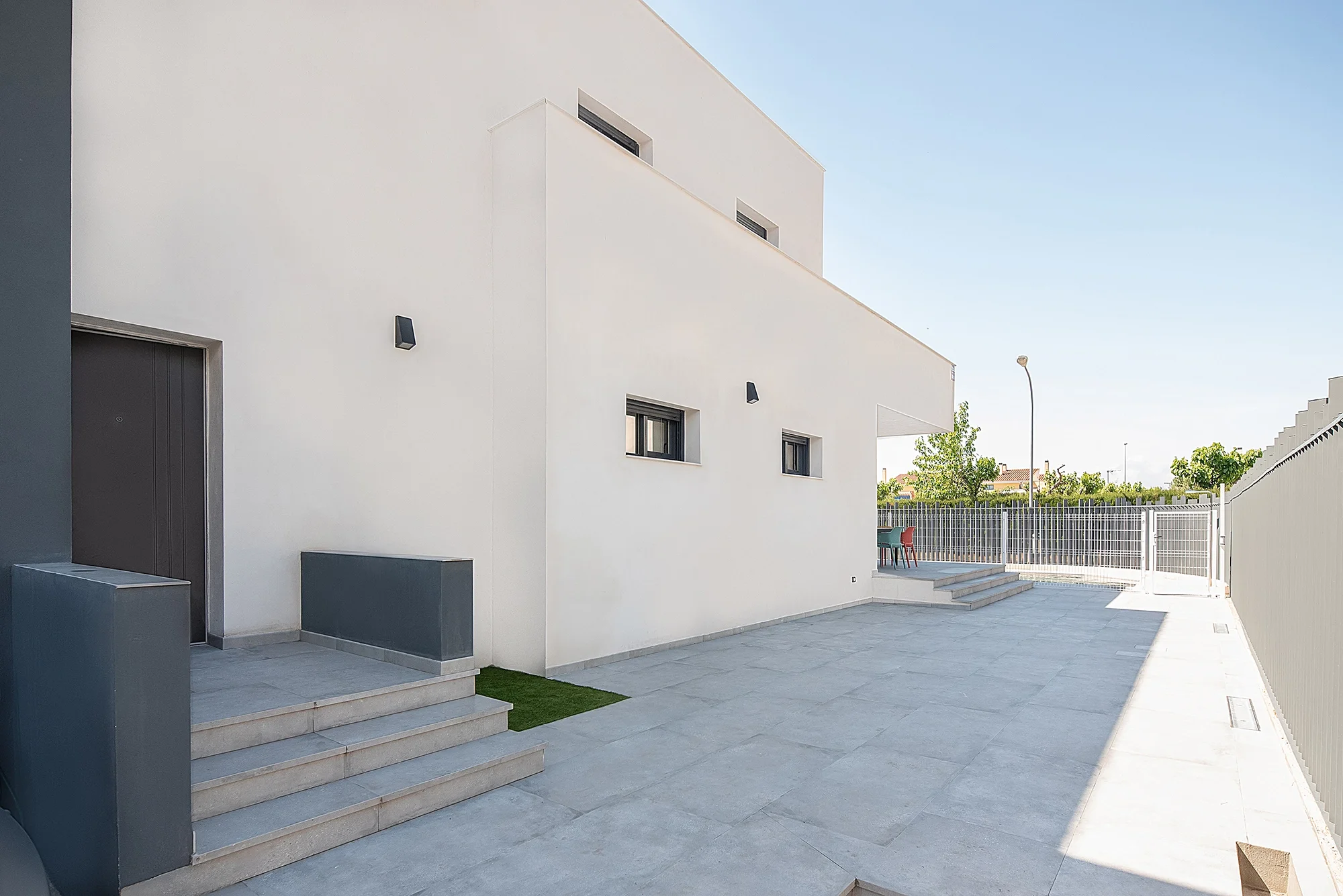 esvibar-arquitectes-villa-luca-exterior-minimalista-vivienda-obra-nueva-castellon.webp