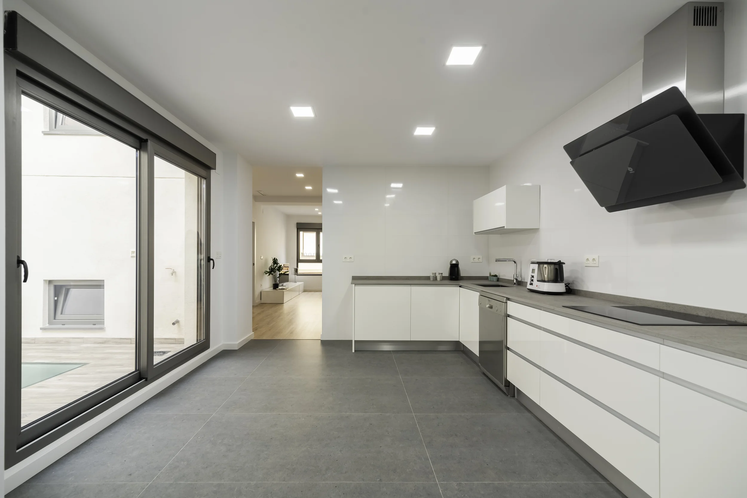 esvibar-arquitectes-grey-crest-cocina-luminosa-vivienda-reforma-integral-vilareal-castellon.webp