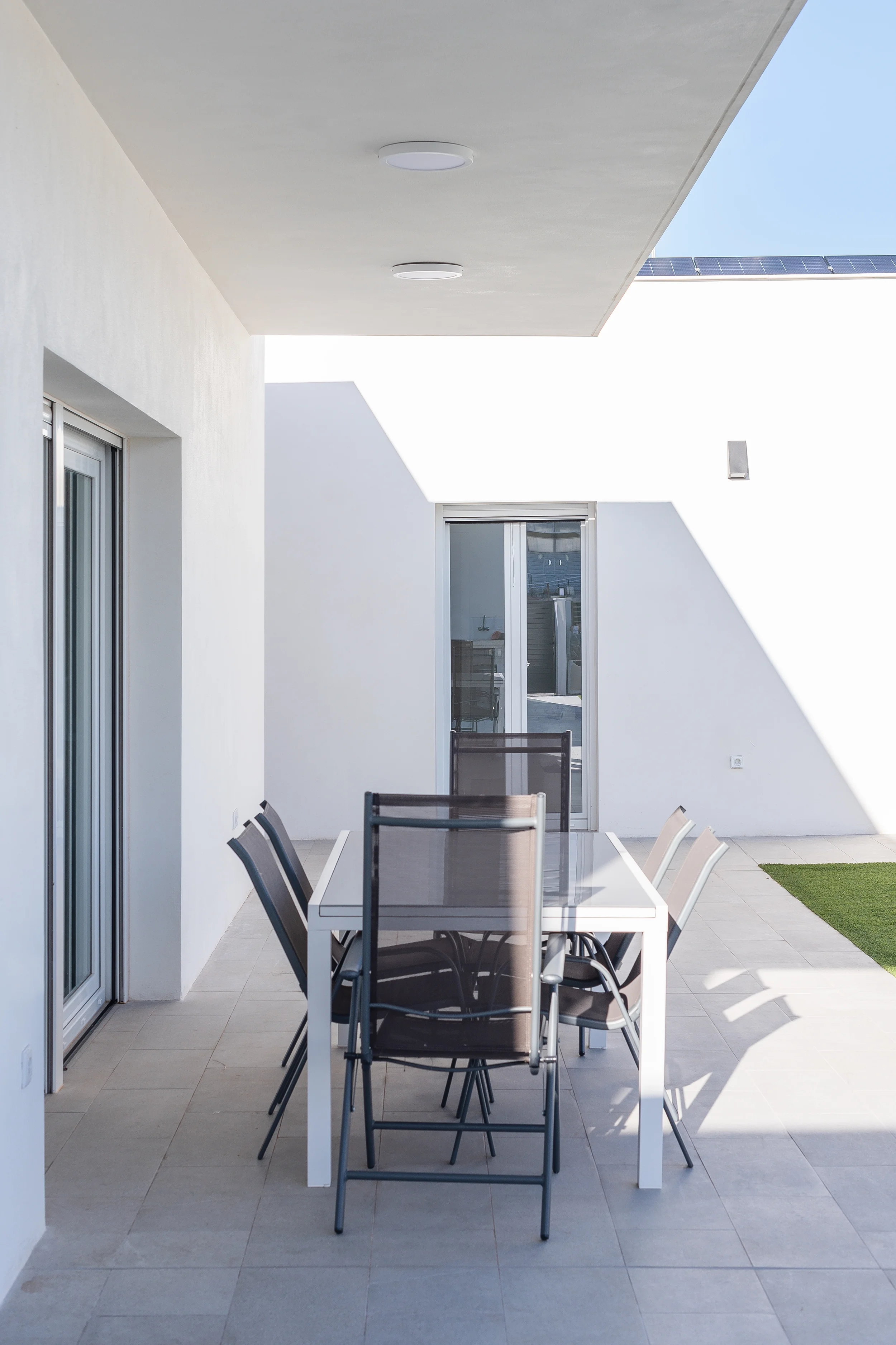 esvibar-arquitectes-casa-rio-exterior-terraza-vivienda-obra-nueva-vilareal-01.webp