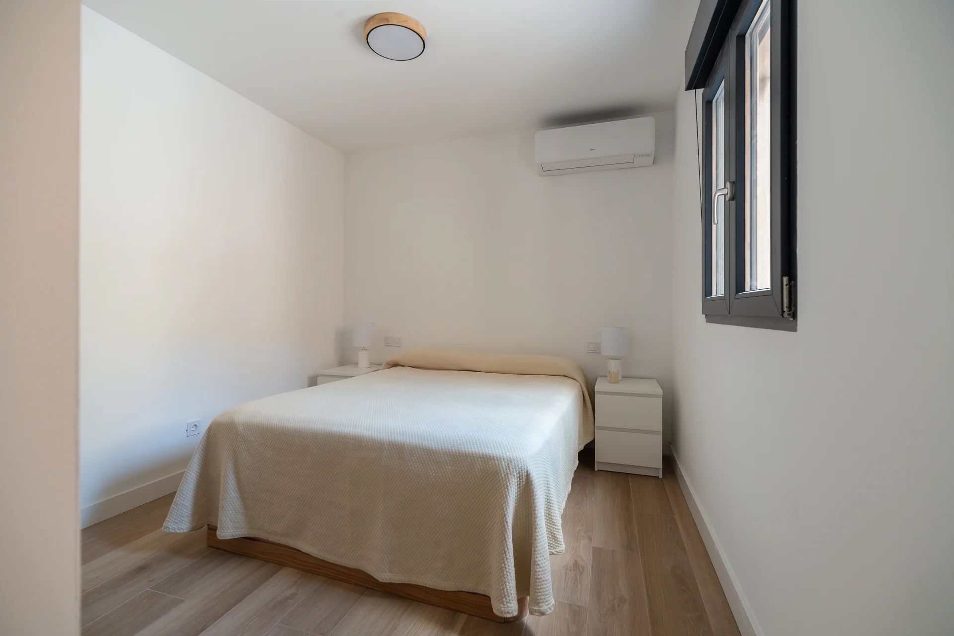 esvibar-arquitectes-casa-seco-dormitorio-luminoso-vivienda-rehabilitacion-integral-vilareal-castellon.webp