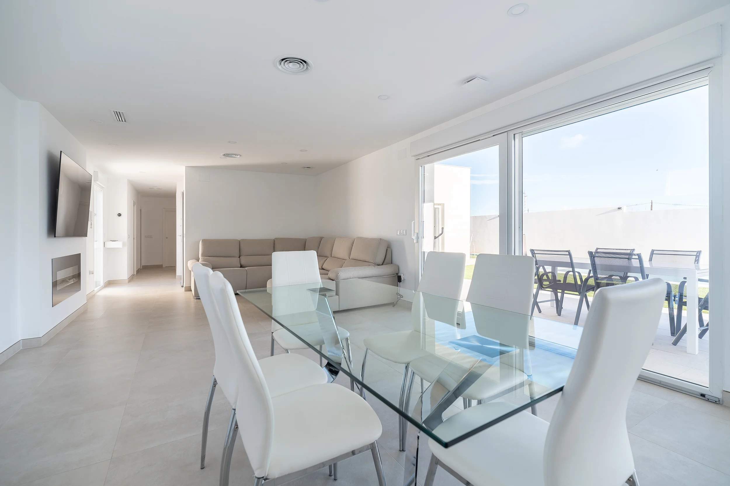 esvibar-arquitectes-casa-rio-comedor-salon-espacioso-vivienda-obra-nueva-vilareal.webp