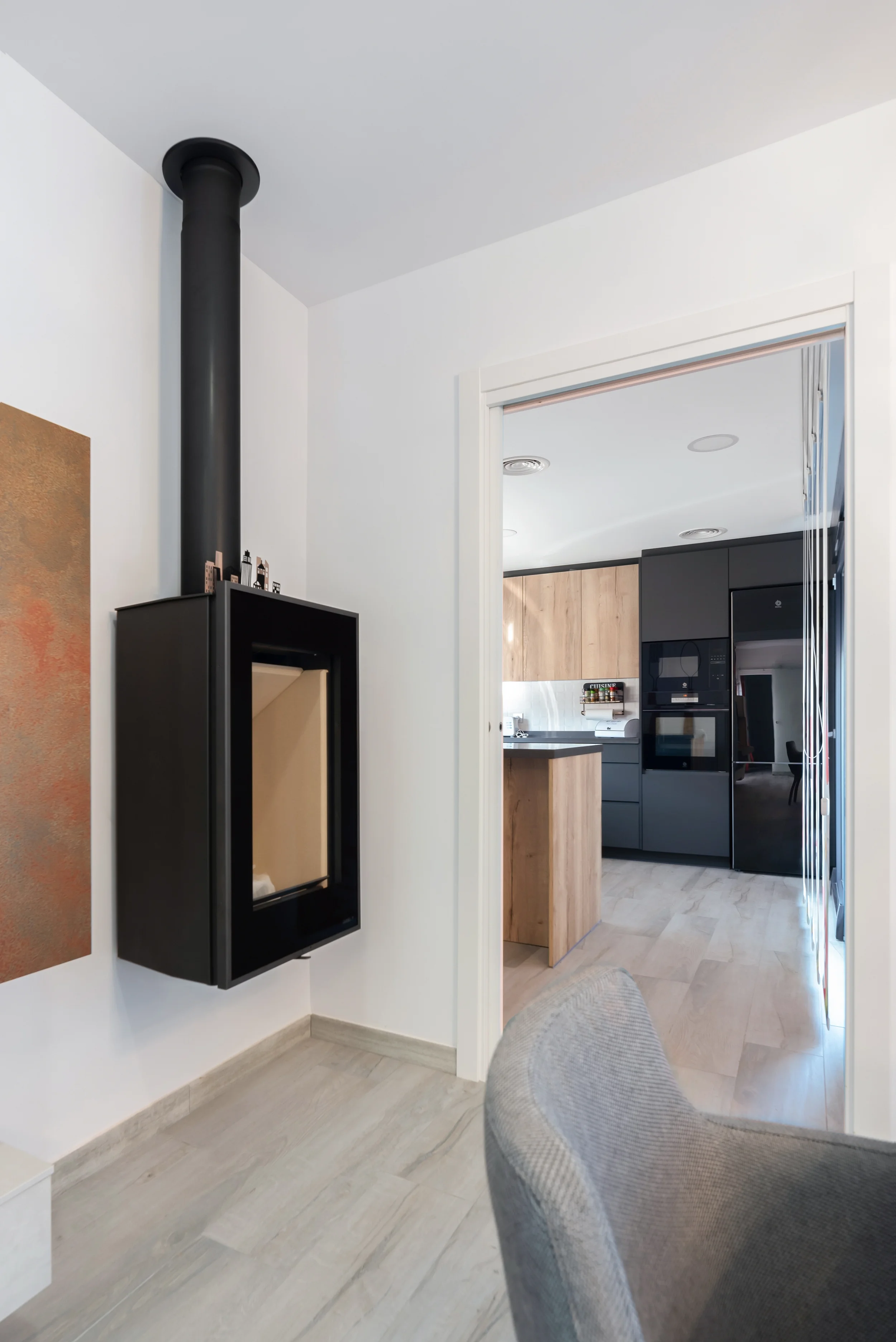 esvibar-arquitectes-villa-luca-chimenea-moderna-vivienda-obra-nueva-castellon.webp