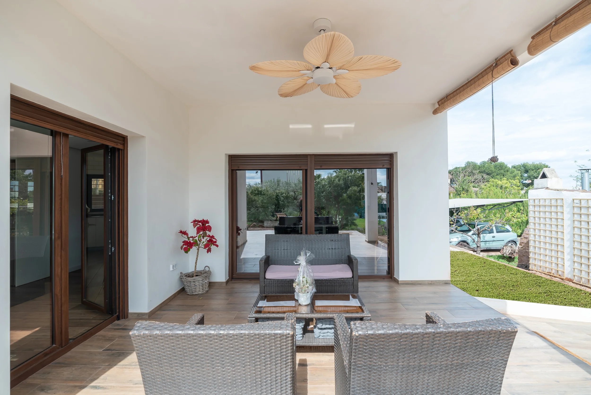 esvibar-arquitectes-villa-marisa-terraza-amplia-vivienda-obra-nueva-benicassim-01.webp