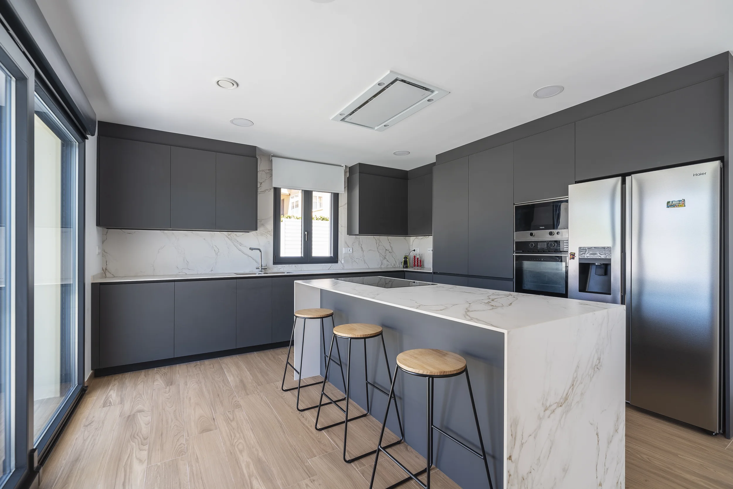 esvibar-arquitectes-casa-ian-cocina-abierta-vivienda-obra-nueva-castellon-01.webp