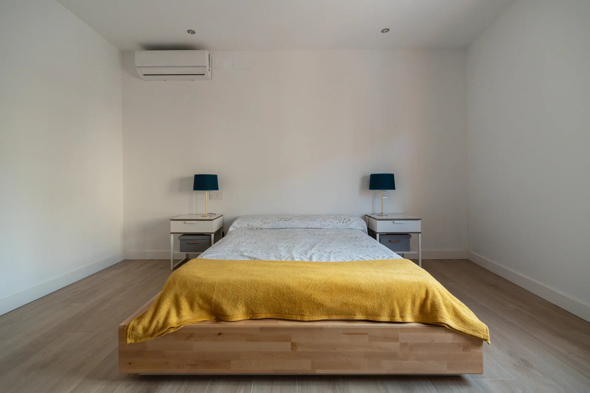 esvibar-arquitectes-casa-seco-suite-principal-luminosa-vivienda-rehabilitacion-integral-vilareal-castellon-02.webp