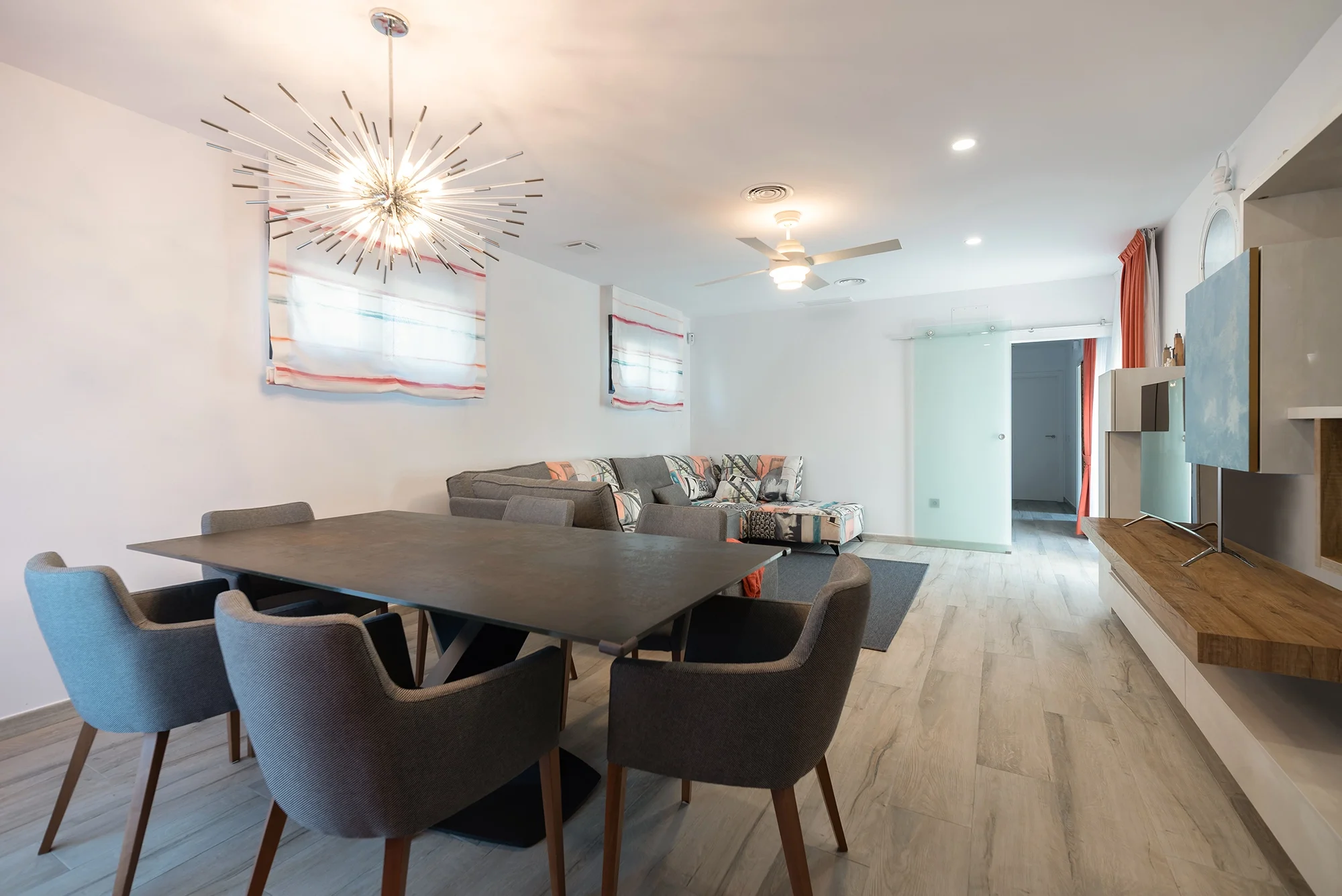 esvibar-arquitectes-villa-luca-salon-comedor-atemporal-vivienda-obra-nueva-castellon-03.webp