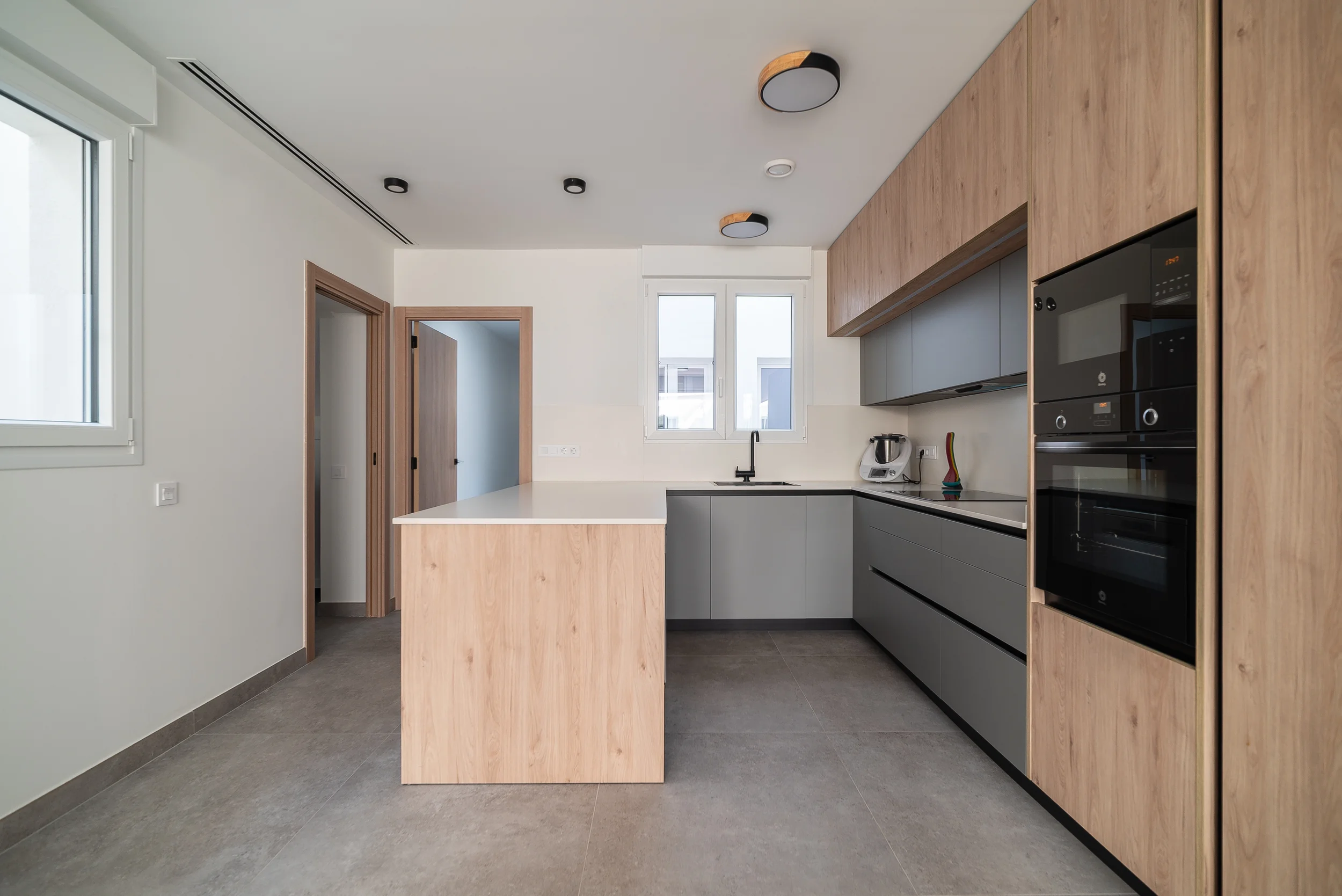 esvibar-arquitectes-casa-nupaes-cocina-abierta-vivienda-rehabilitacion-vilareal-castellon.webp